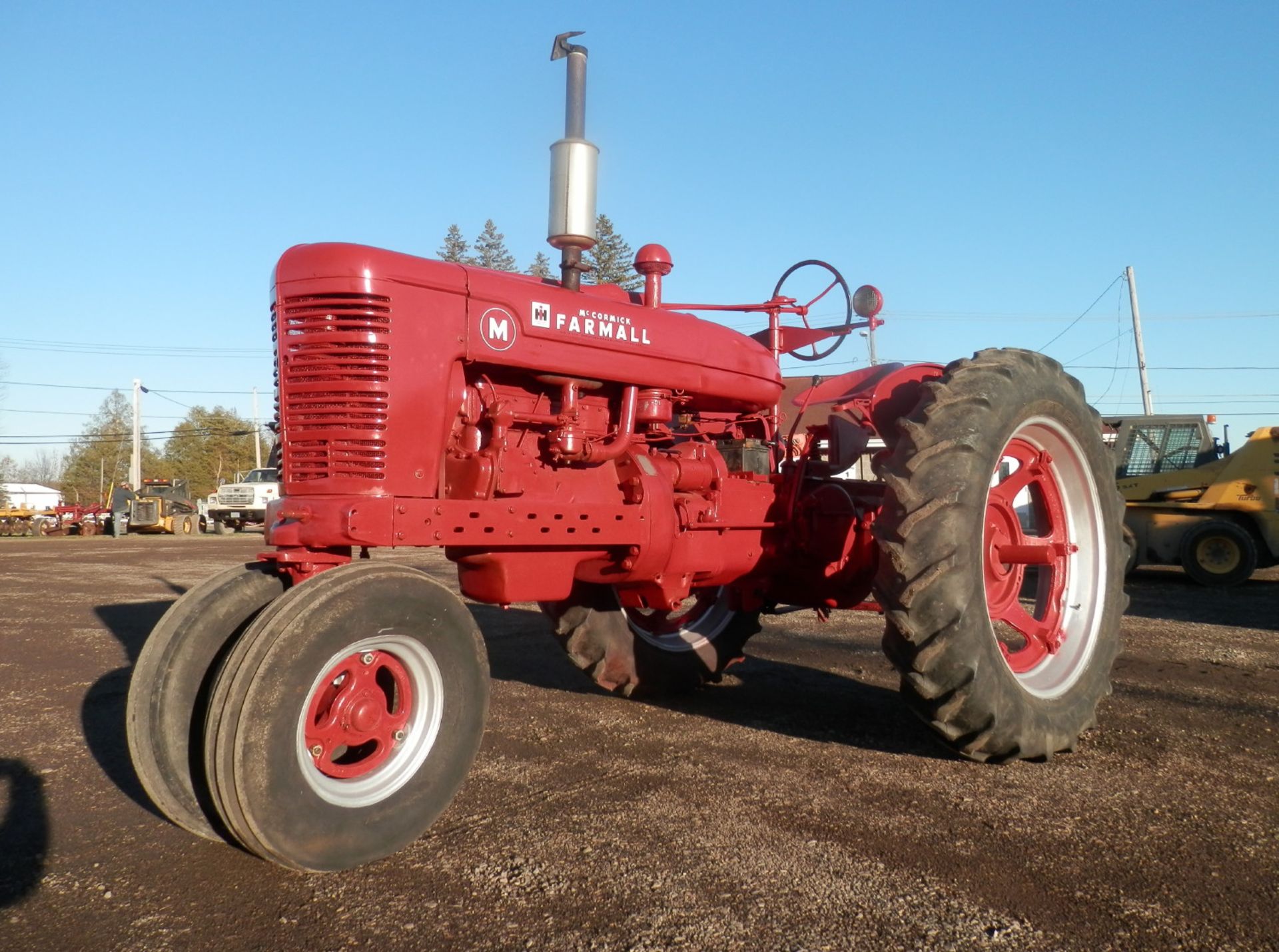 FARMALL M TRACTOR