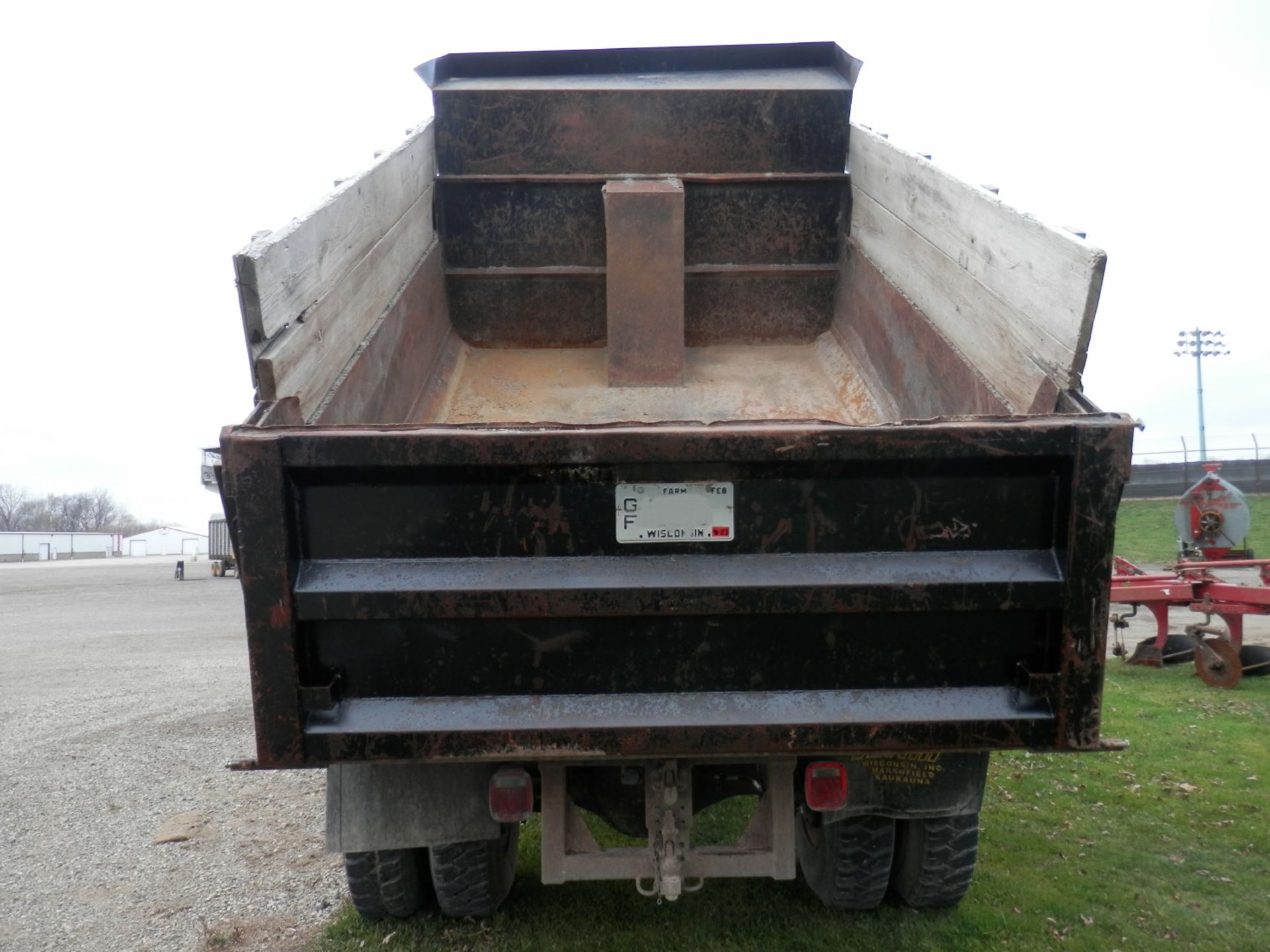 1991 FORD F700 5 YD. DUMP TRUCK - Image 4 of 14