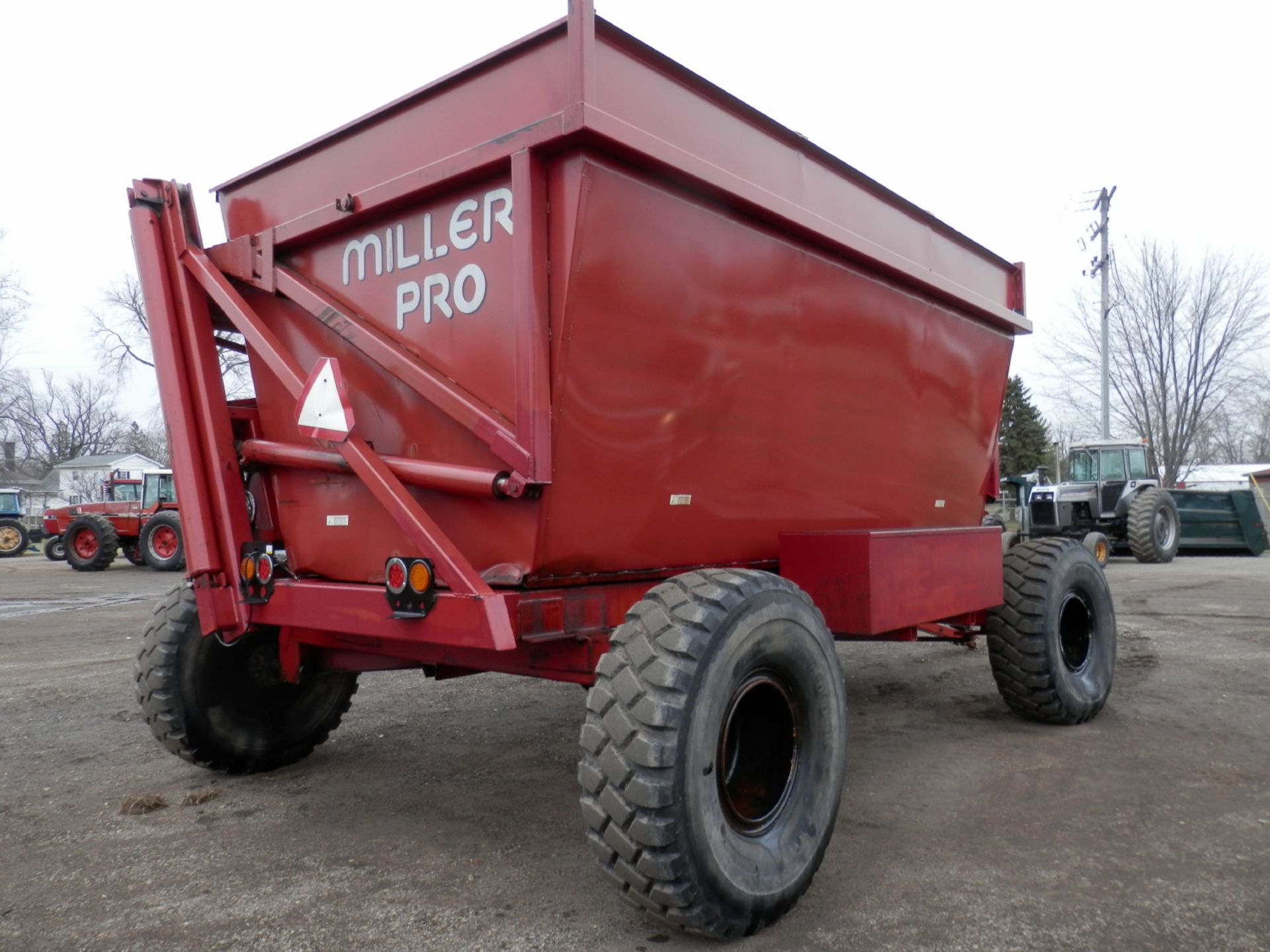 MILLER PRO 9016 4-wheel DUMP CART - Image 5 of 7