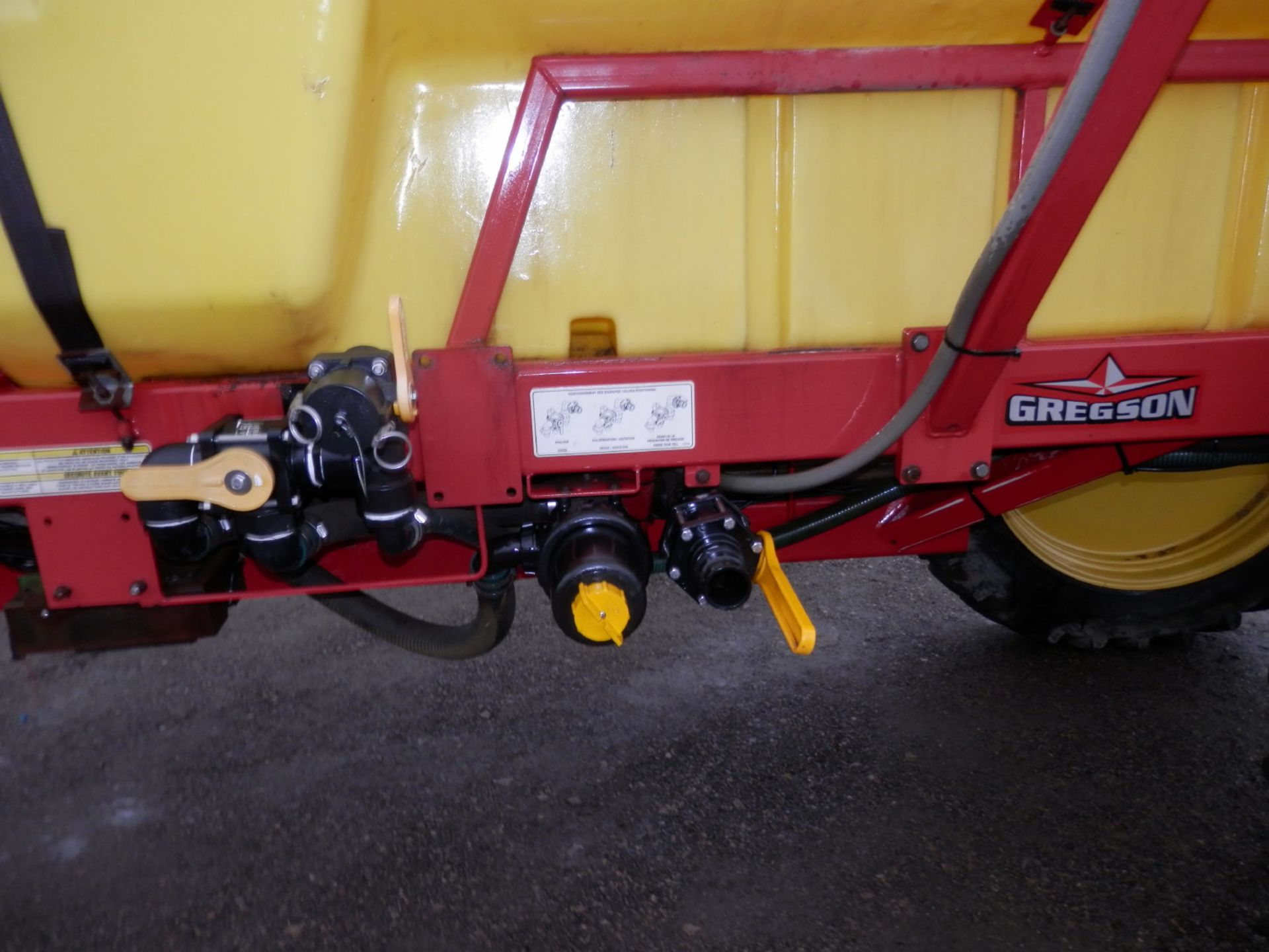 GREGSON 1000 GAL FIELD SPRAYER - Image 6 of 11