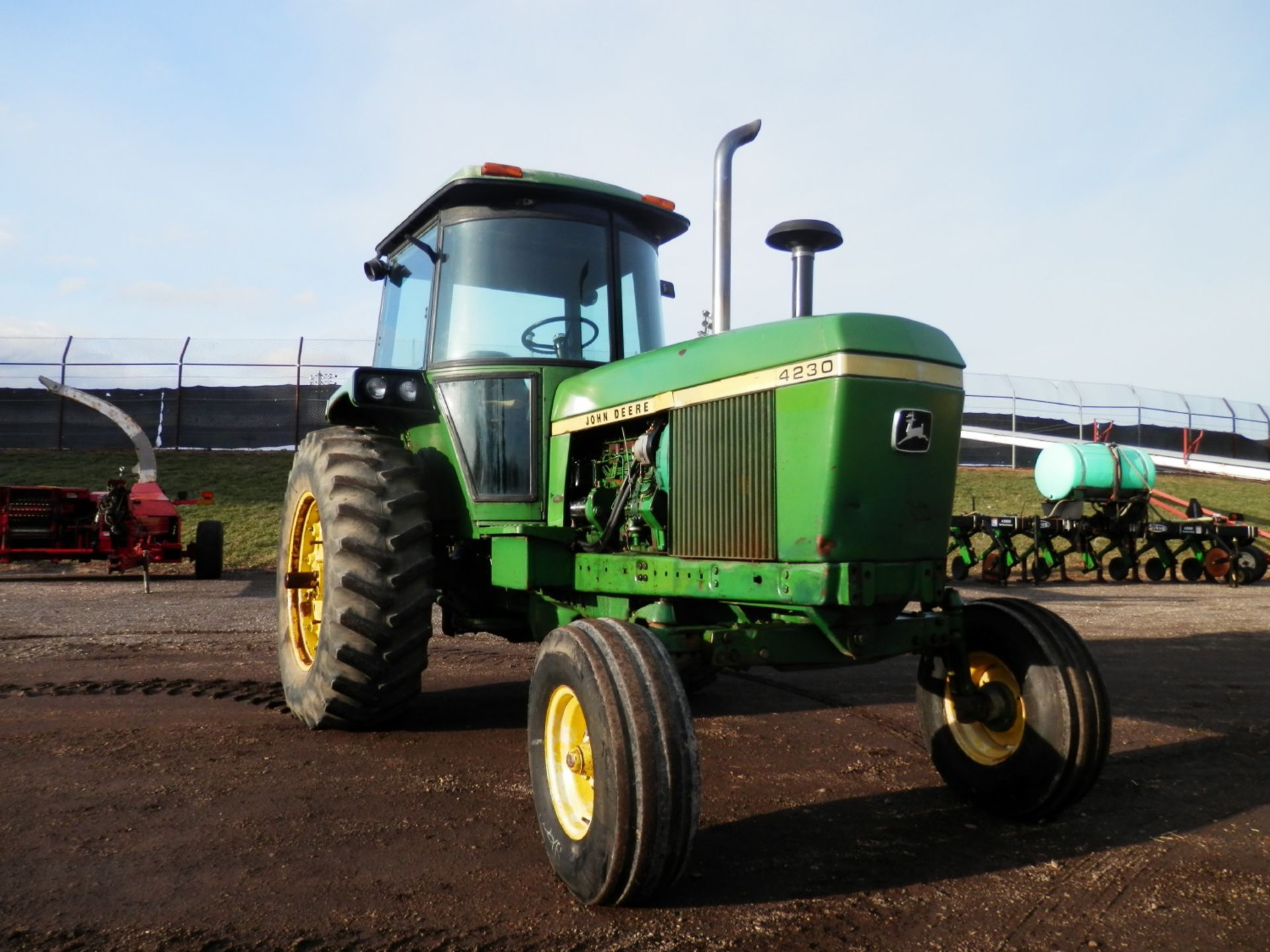 JOHN DEERE 4230 SGB TRACTOR - Image 5 of 17