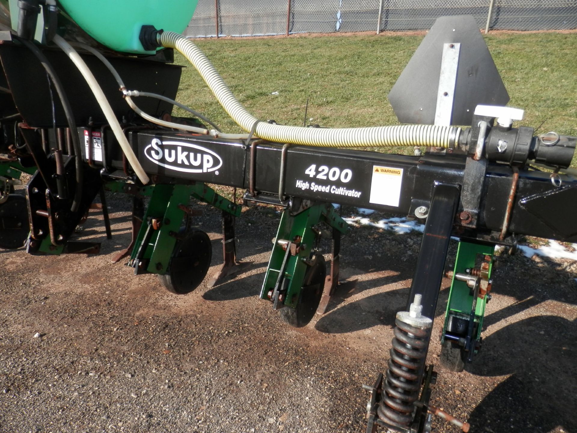 SUKUP MDL 4200 HIGH SPEED 3-PT ROW CROP CULTIVATOR - Image 4 of 7