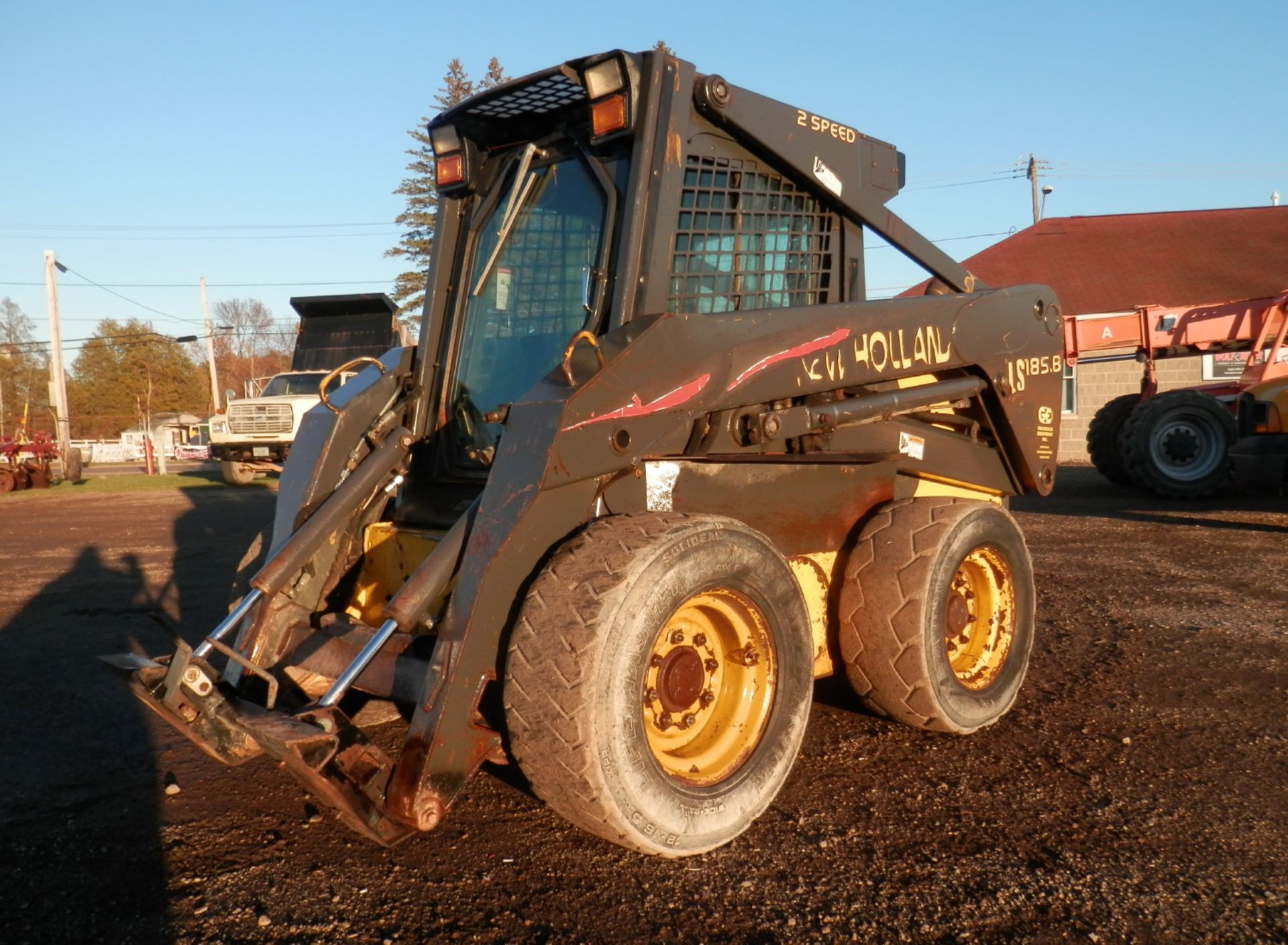 NEW HOLLAND LS185B SKID STEER - Image 2 of 9