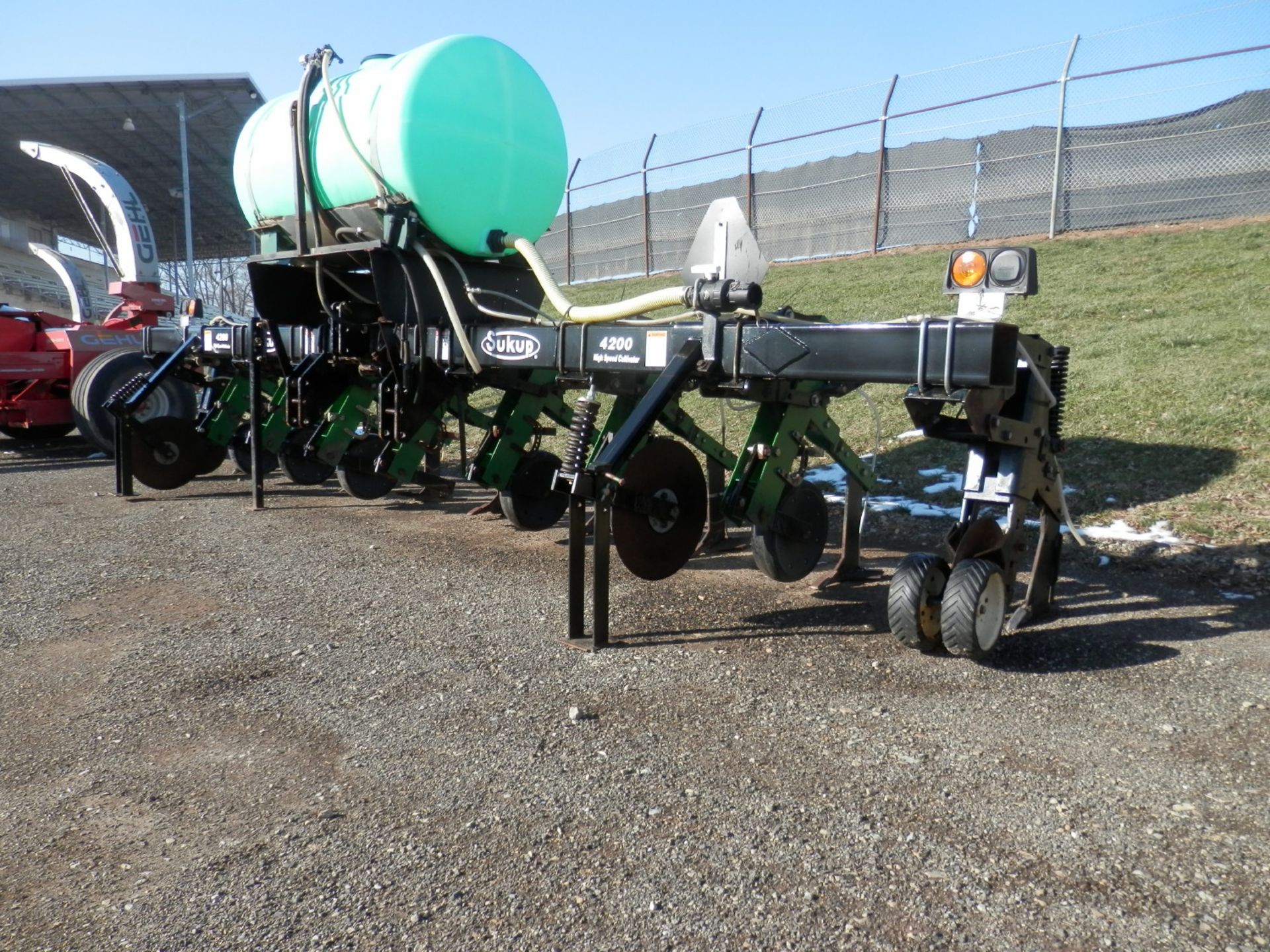 SUKUP MDL 4200 HIGH SPEED 3-PT ROW CROP CULTIVATOR - Image 2 of 7