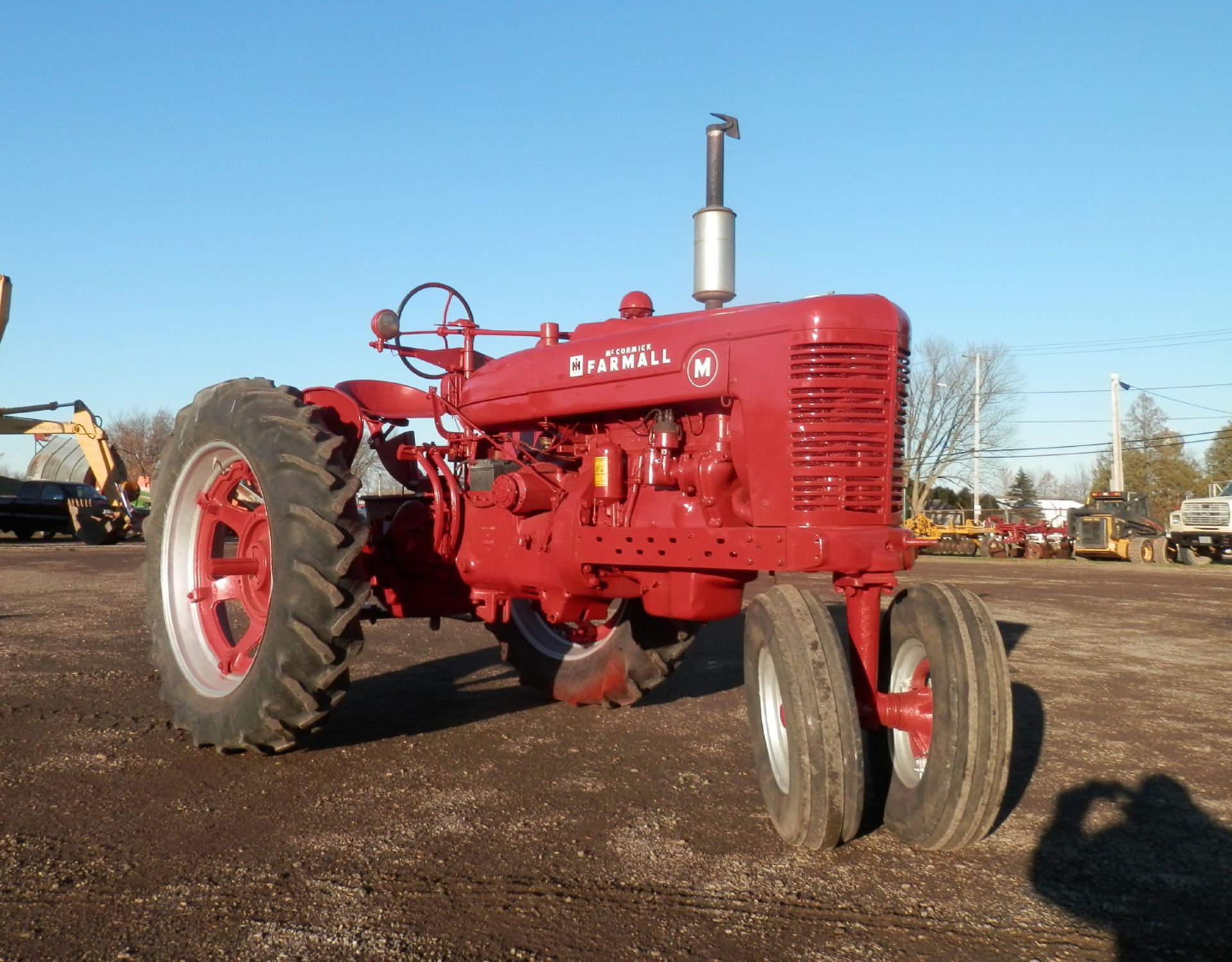 FARMALL M TRACTOR - Image 4 of 9