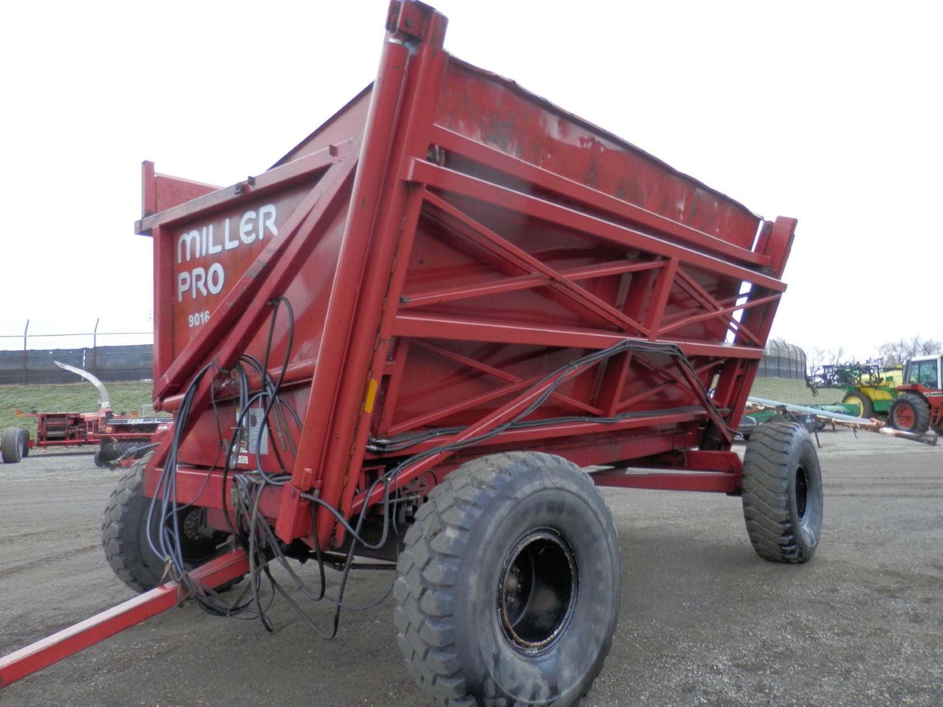 MILLER PRO 9016 4-wheel DUMP CART