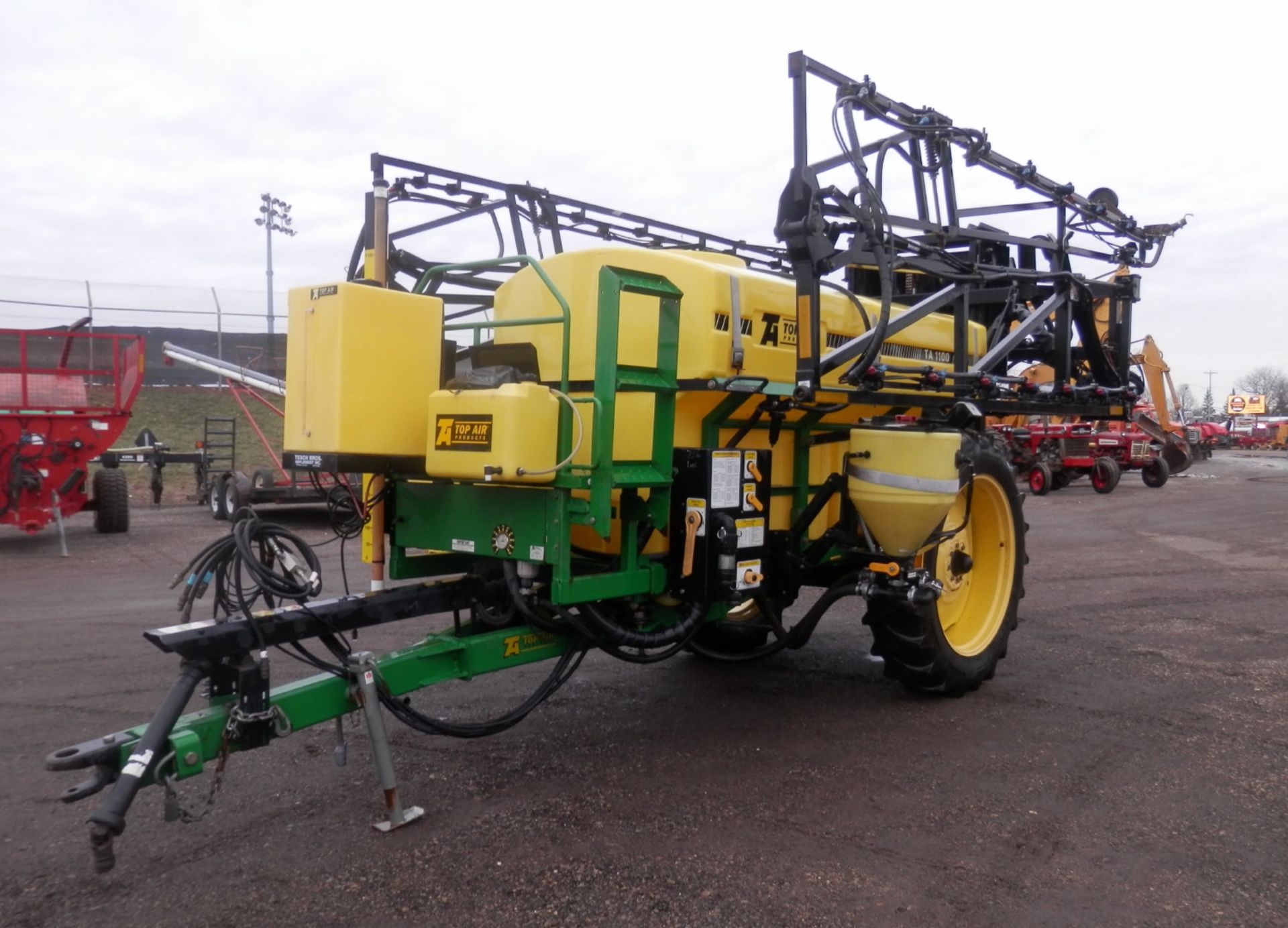 TOP AIR TA 1100 HI CLEARANCE FIELD SPRAYER - Image 2 of 12