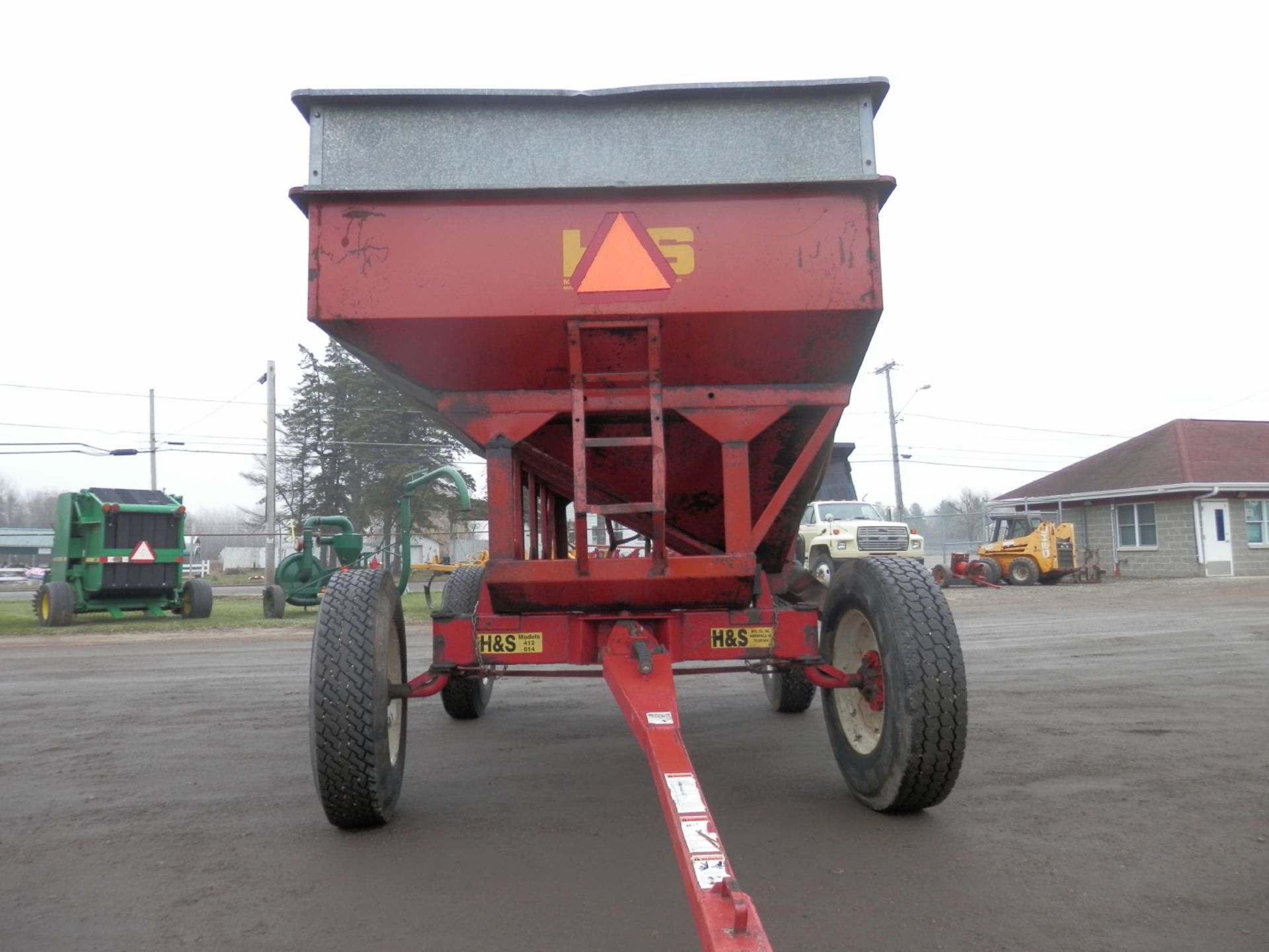 H&S 325 GRAVITY BOX on H&S 8-BOLT GEAR - Image 5 of 9