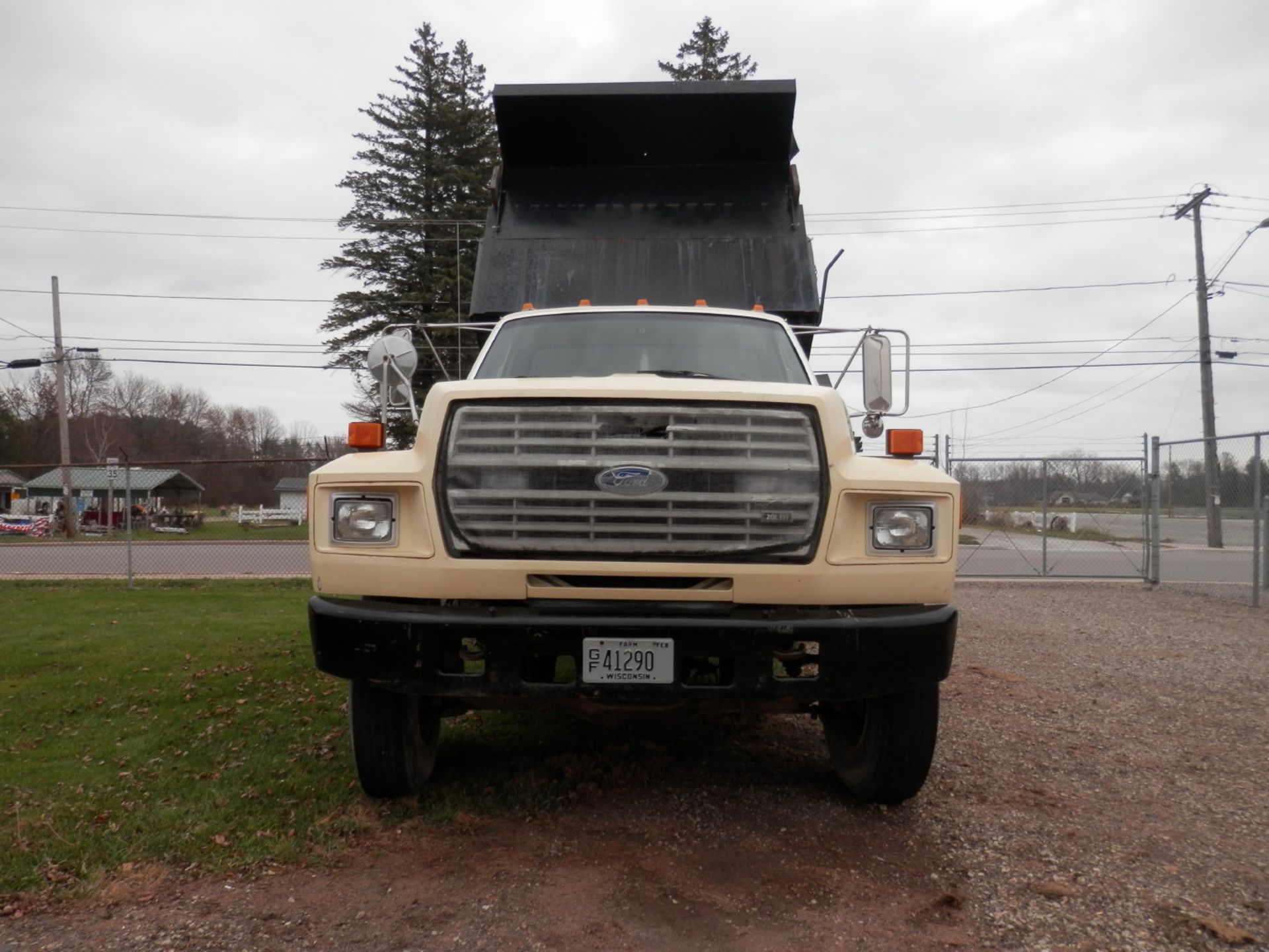 1991 FORD F700 5 YD. DUMP TRUCK - Image 2 of 14