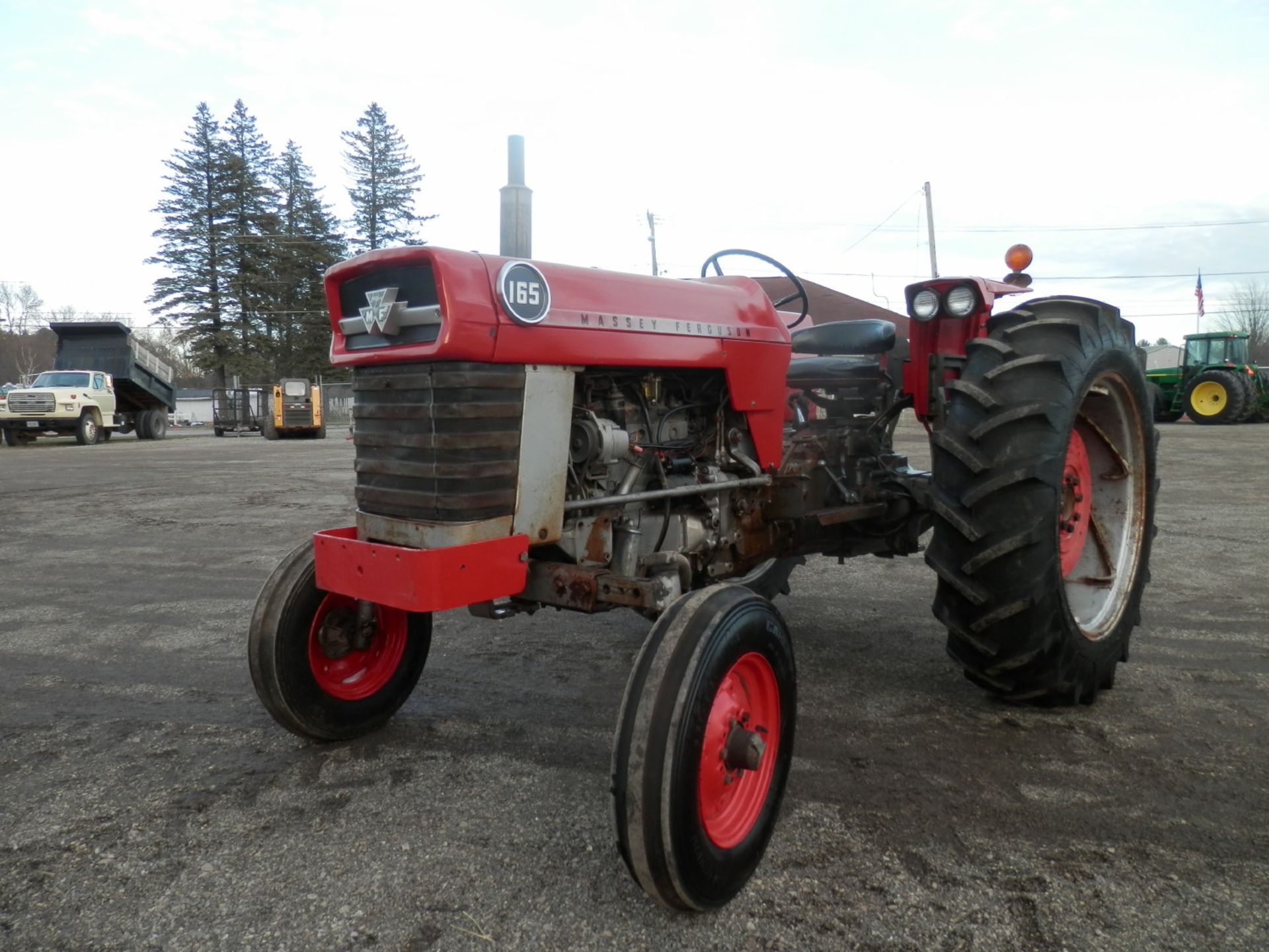 MASSEY FERGUSON 165 GAS UTILITY TRACTOR - Image 2 of 16