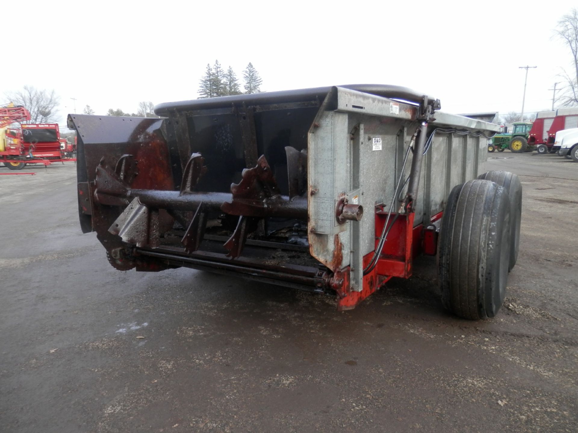 AVCO NEW IDEA 3743 TANDEM AXLE BOX SPREADER - Image 6 of 12