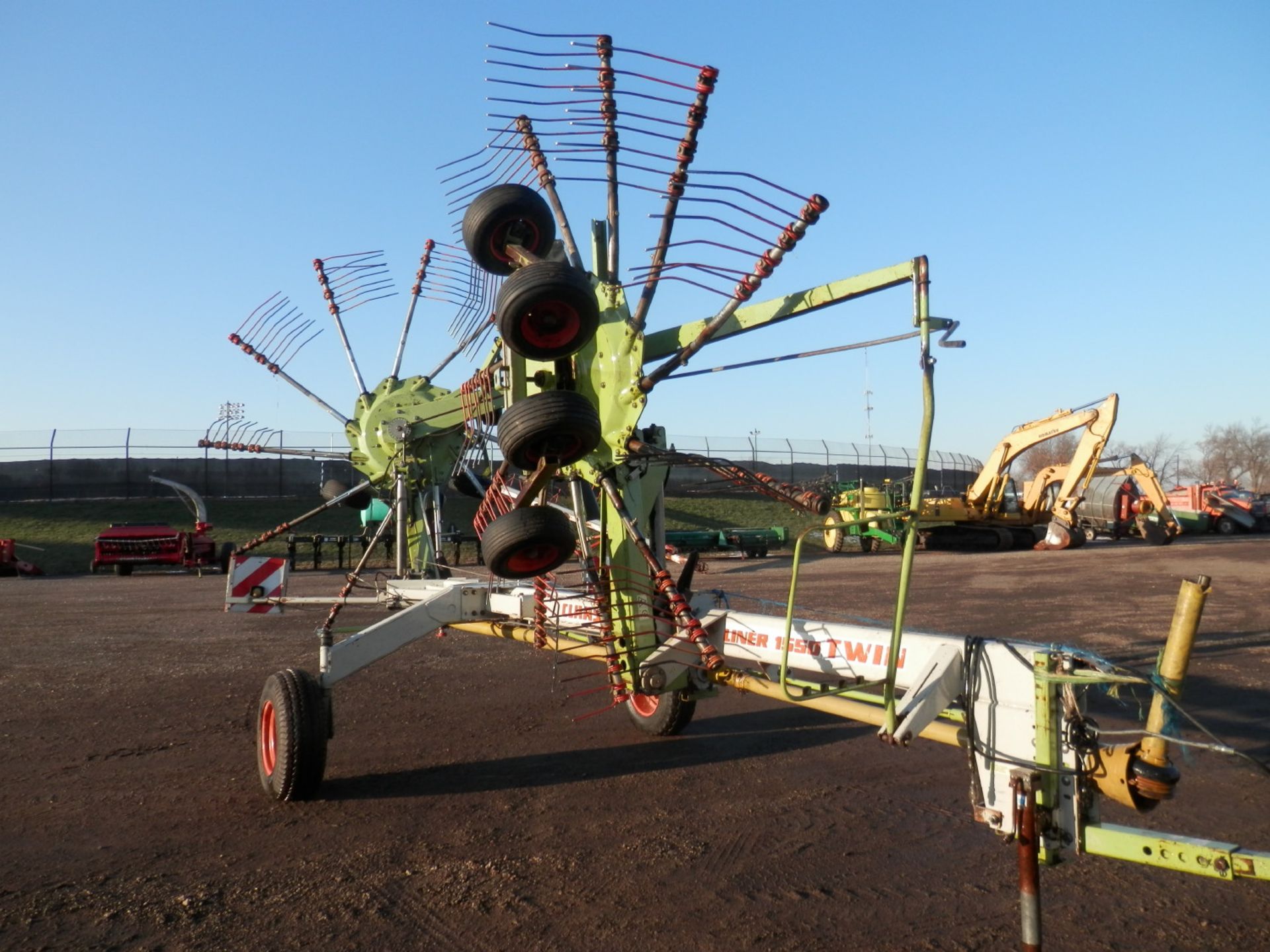 CLAAS LINER 1550 TWIN ROTARY RAKE - Image 2 of 9