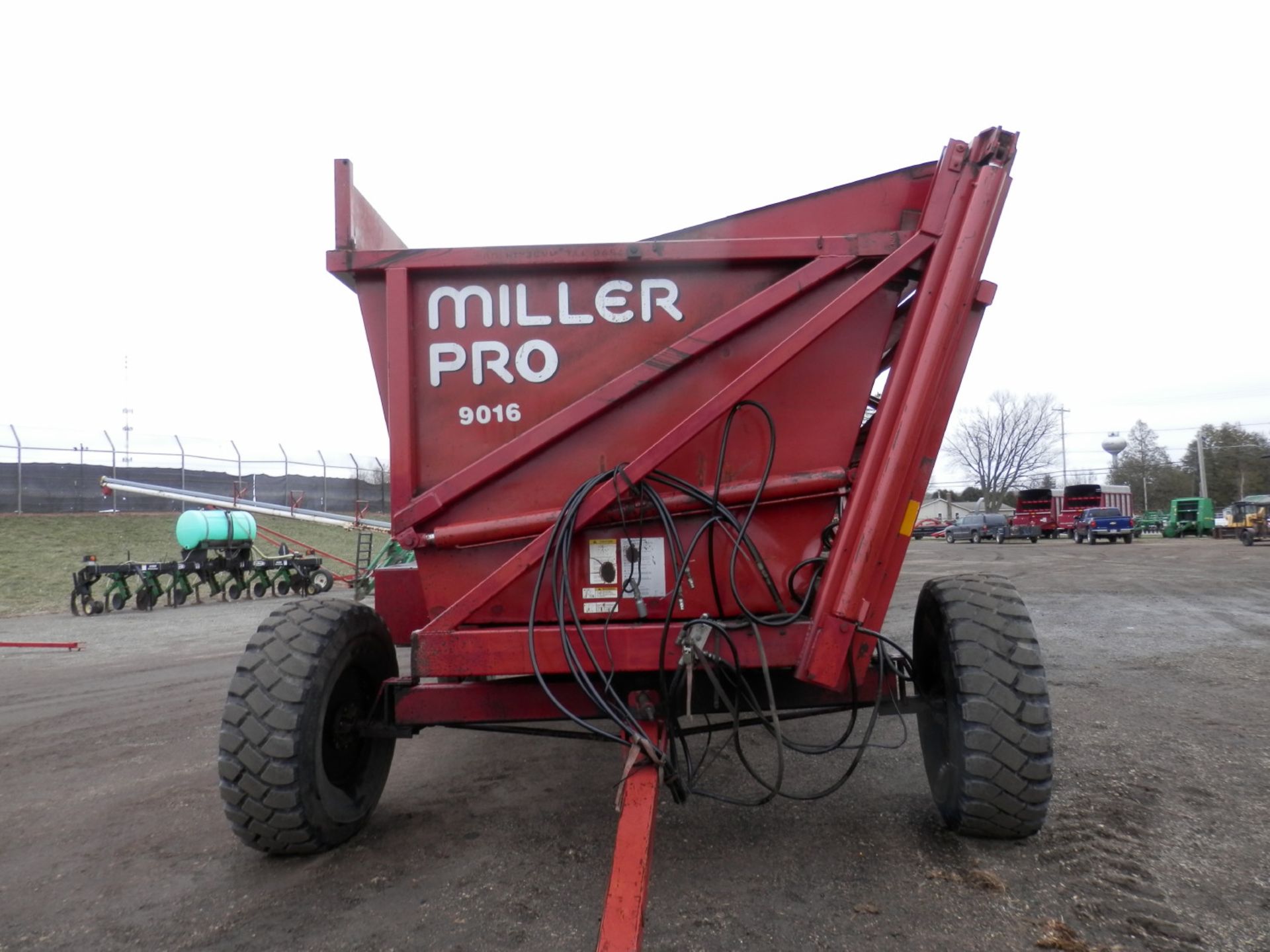 MILLER PRO 9016 4-wheel DUMP CART - Image 4 of 7