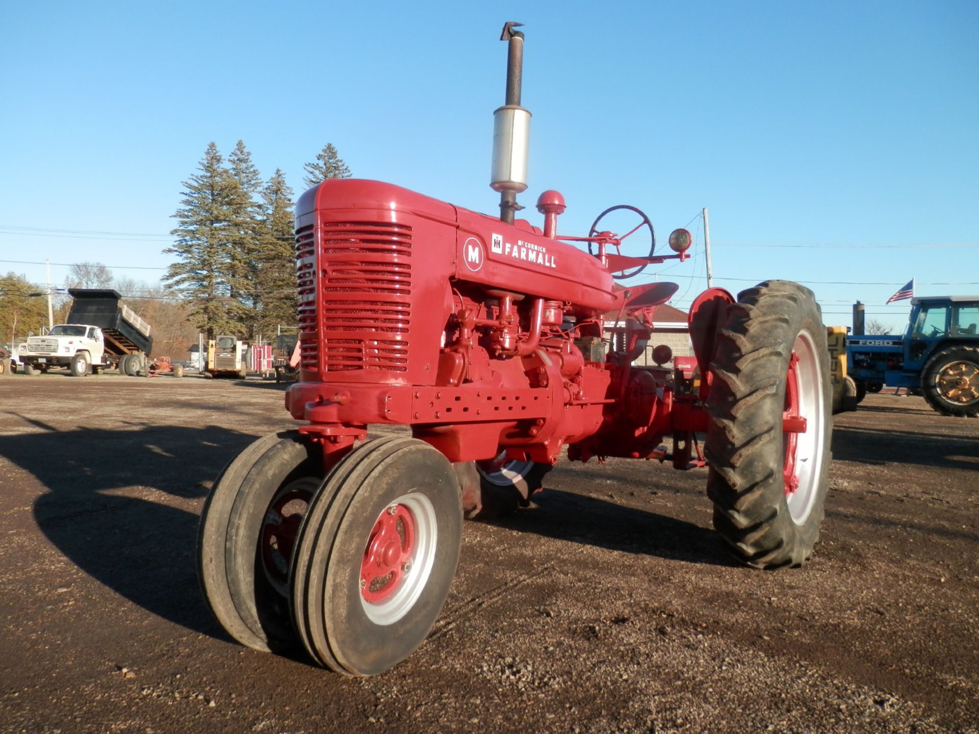 FARMALL M TRACTOR - Image 2 of 9