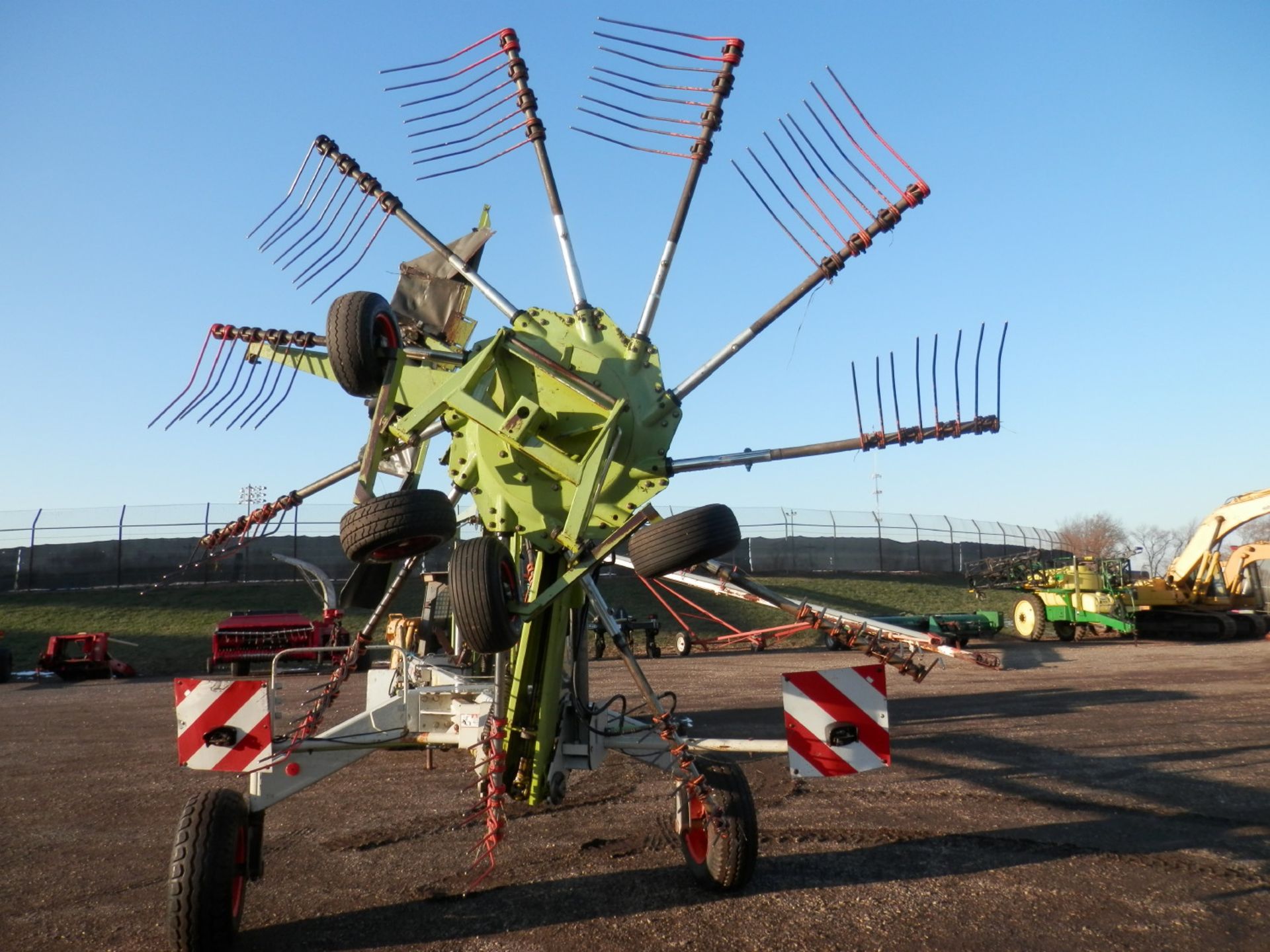 CLAAS LINER 1550 TWIN ROTARY RAKE - Image 5 of 9