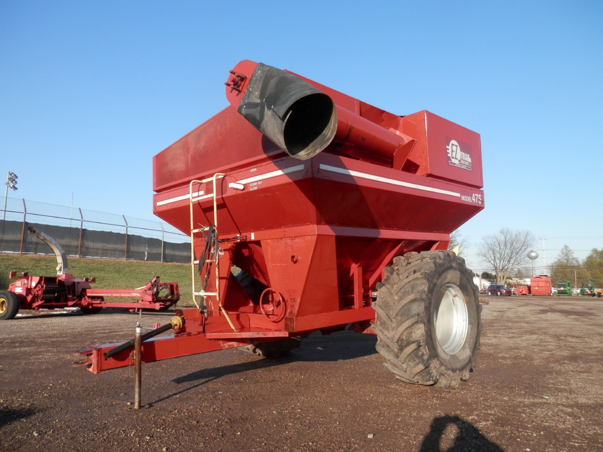 EZ TRAIL 475 GRAIN CART - Image 5 of 11