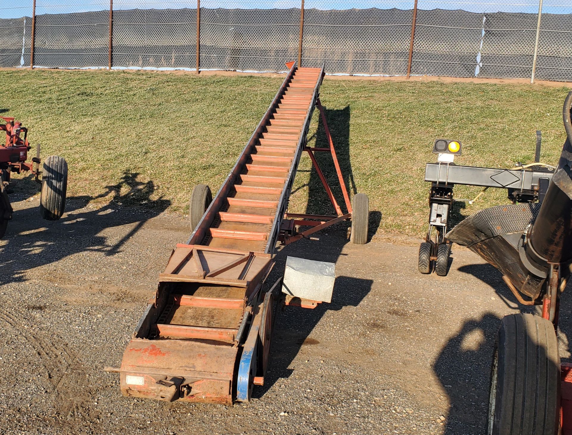 OWATONNA 205 PORTABLE BALE ELEVATOR