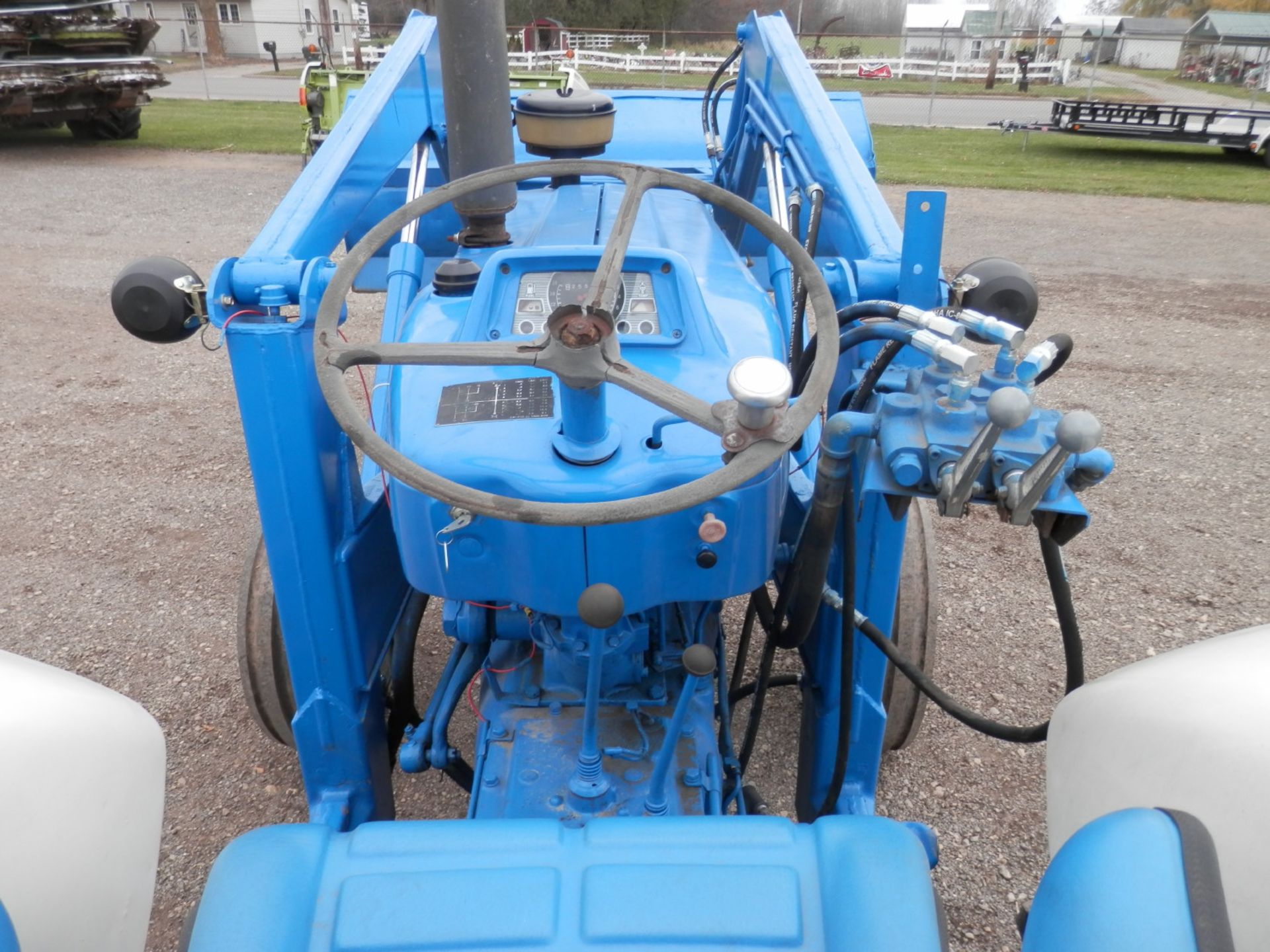 FORD 7000 DSL UTLITY TRACTOR w/FORD ALL HYD. LOADER - Image 14 of 18