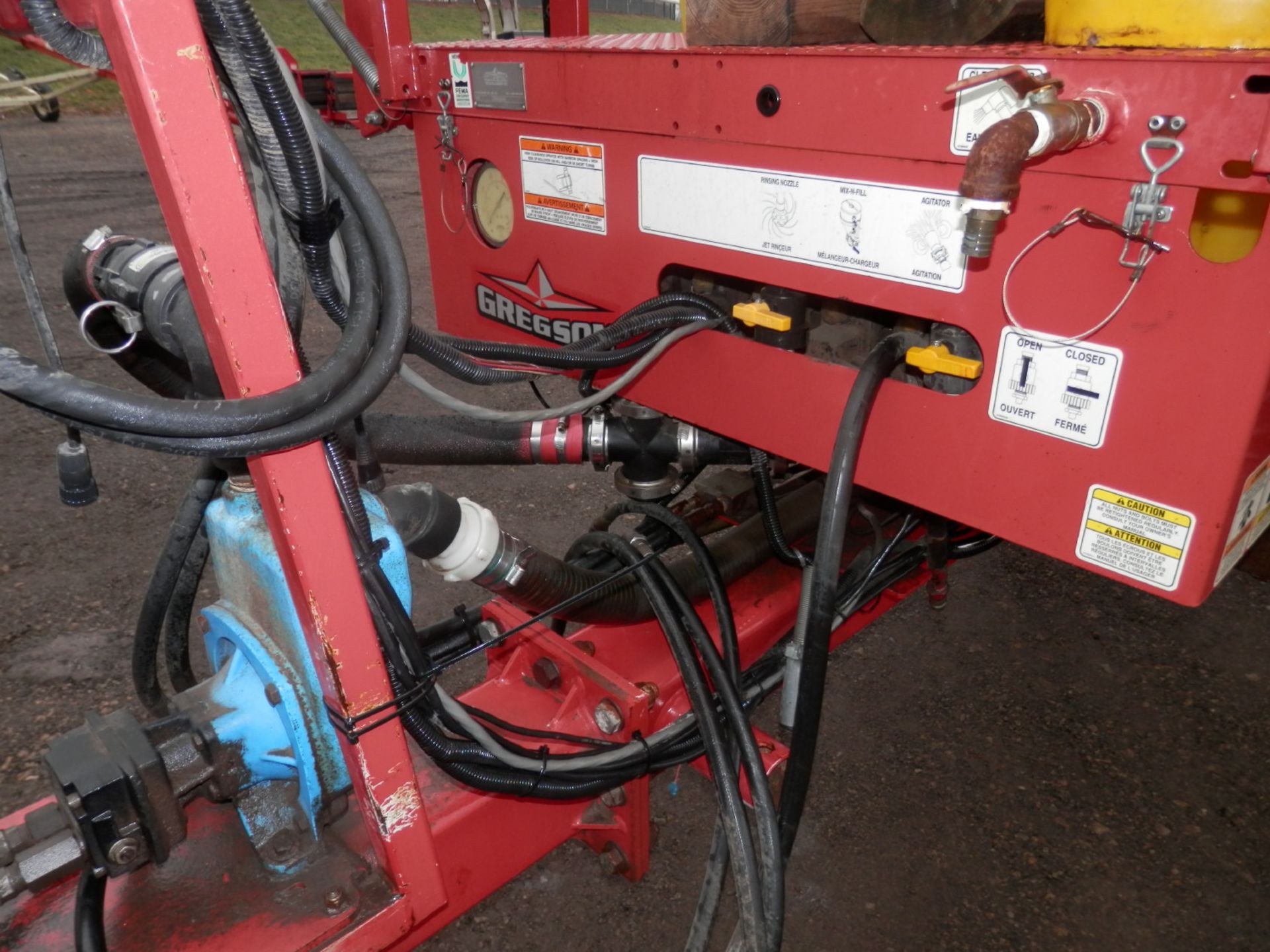 GREGSON 1000 GAL FIELD SPRAYER - Image 7 of 11