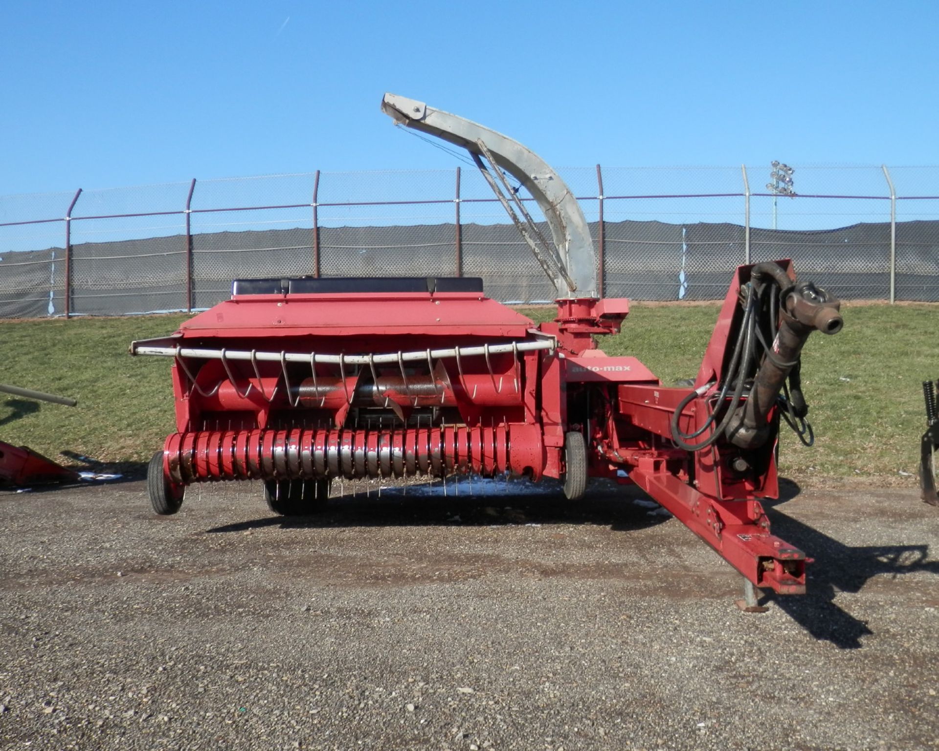 GEHL 1075 FORAGE HARVESTER w/GEHL 1210 HAY HEAD