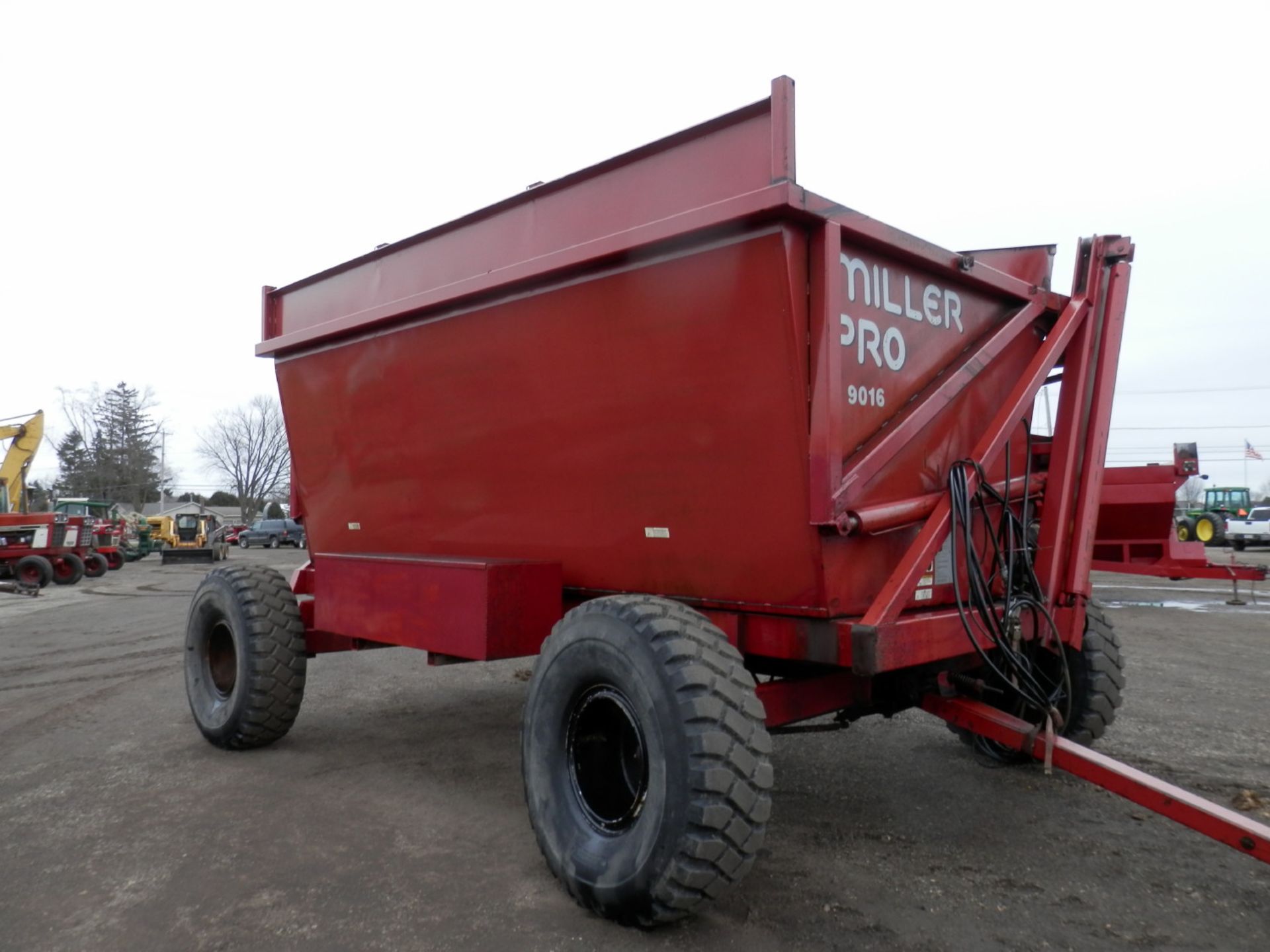 MILLER PRO 9016 4-wheel DUMP CART - Image 3 of 7