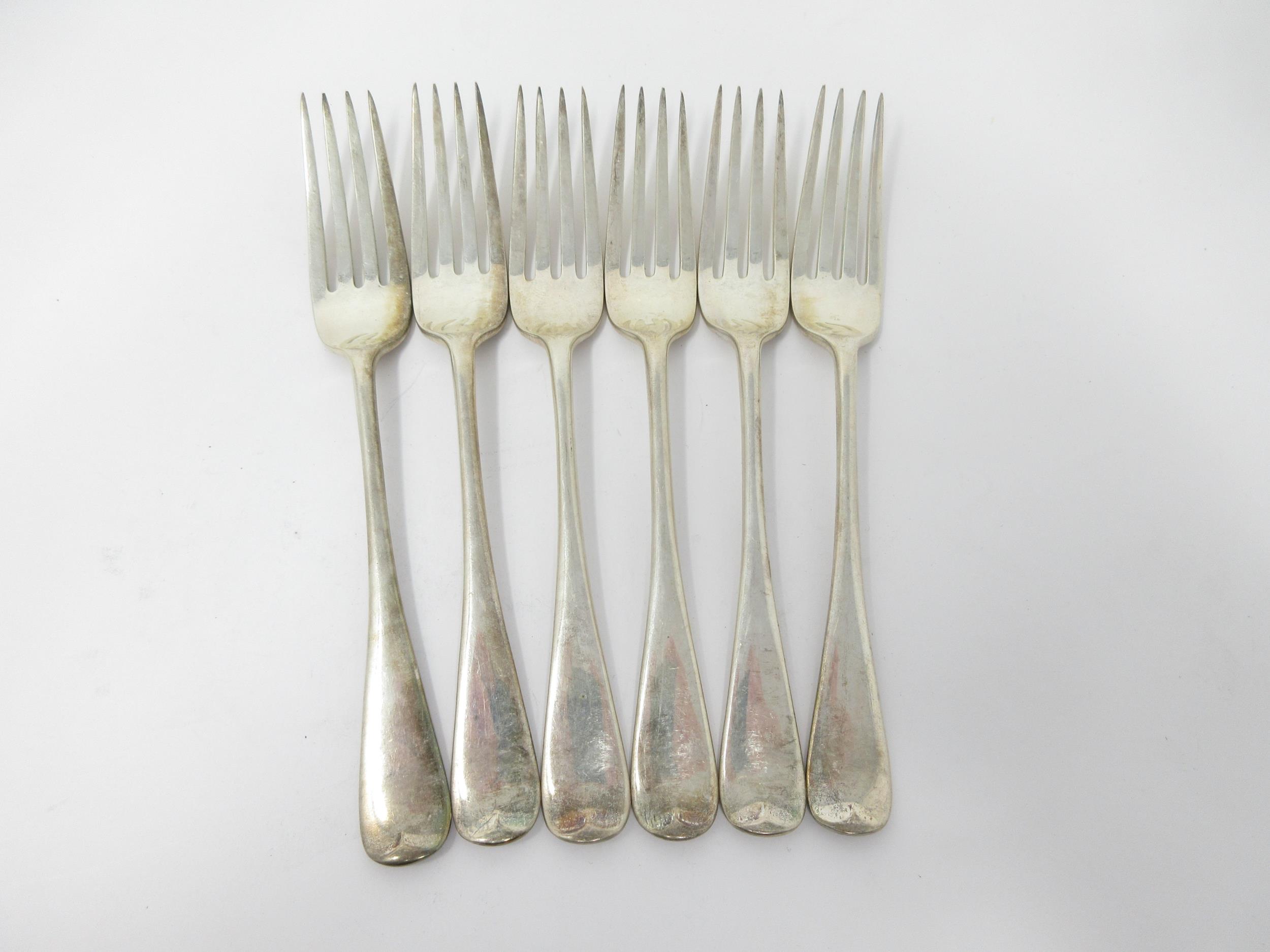 Six Edward VII silver Dessert Forks, London 1909