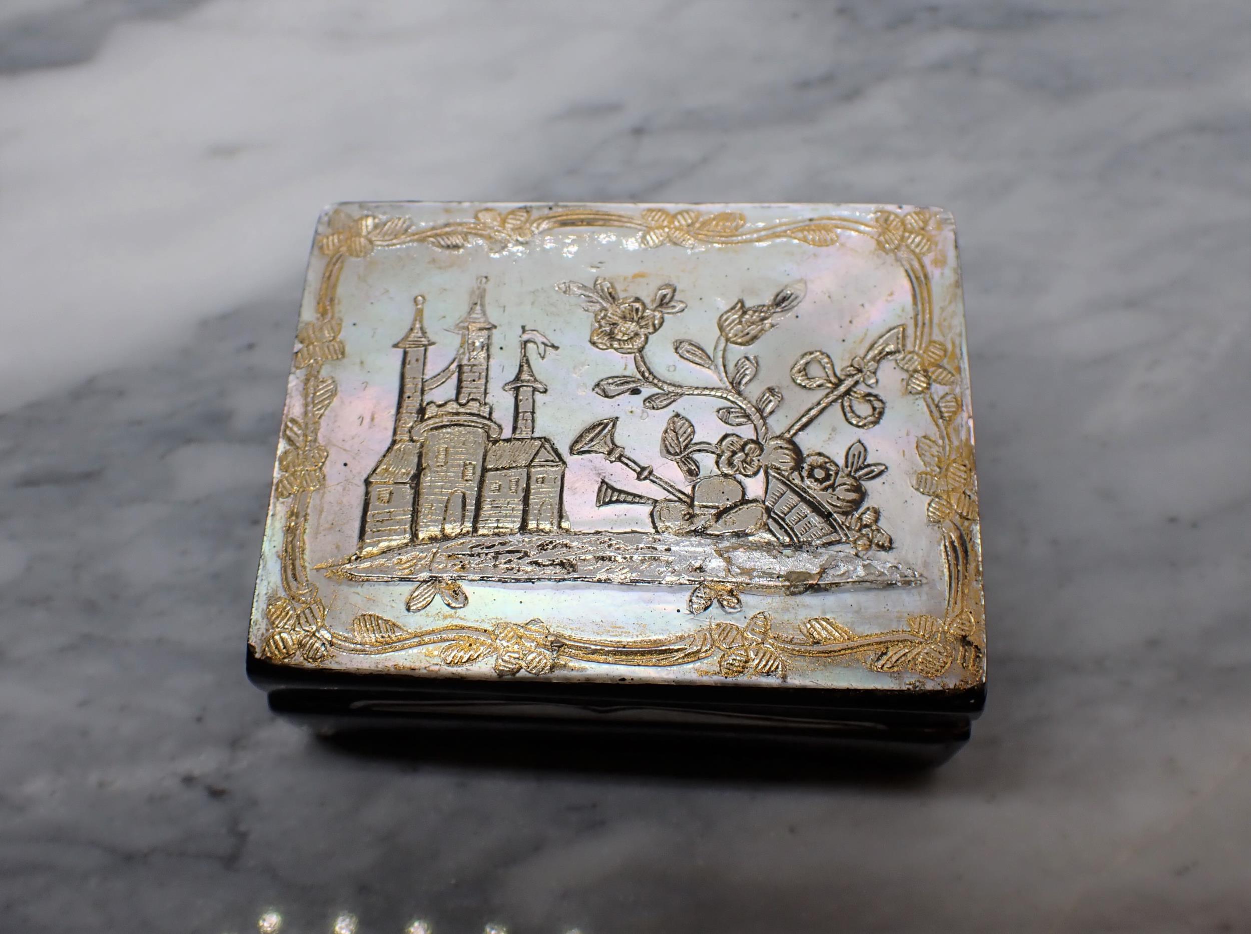 A Continental rectangular Snuff Box the hinged lid with mother of pearl inlaid castle and flowers wi - Image 4 of 6