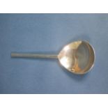 A 17th Century silver slip top Spoon, maker: RC, probably Richard Crosse, 6½ in