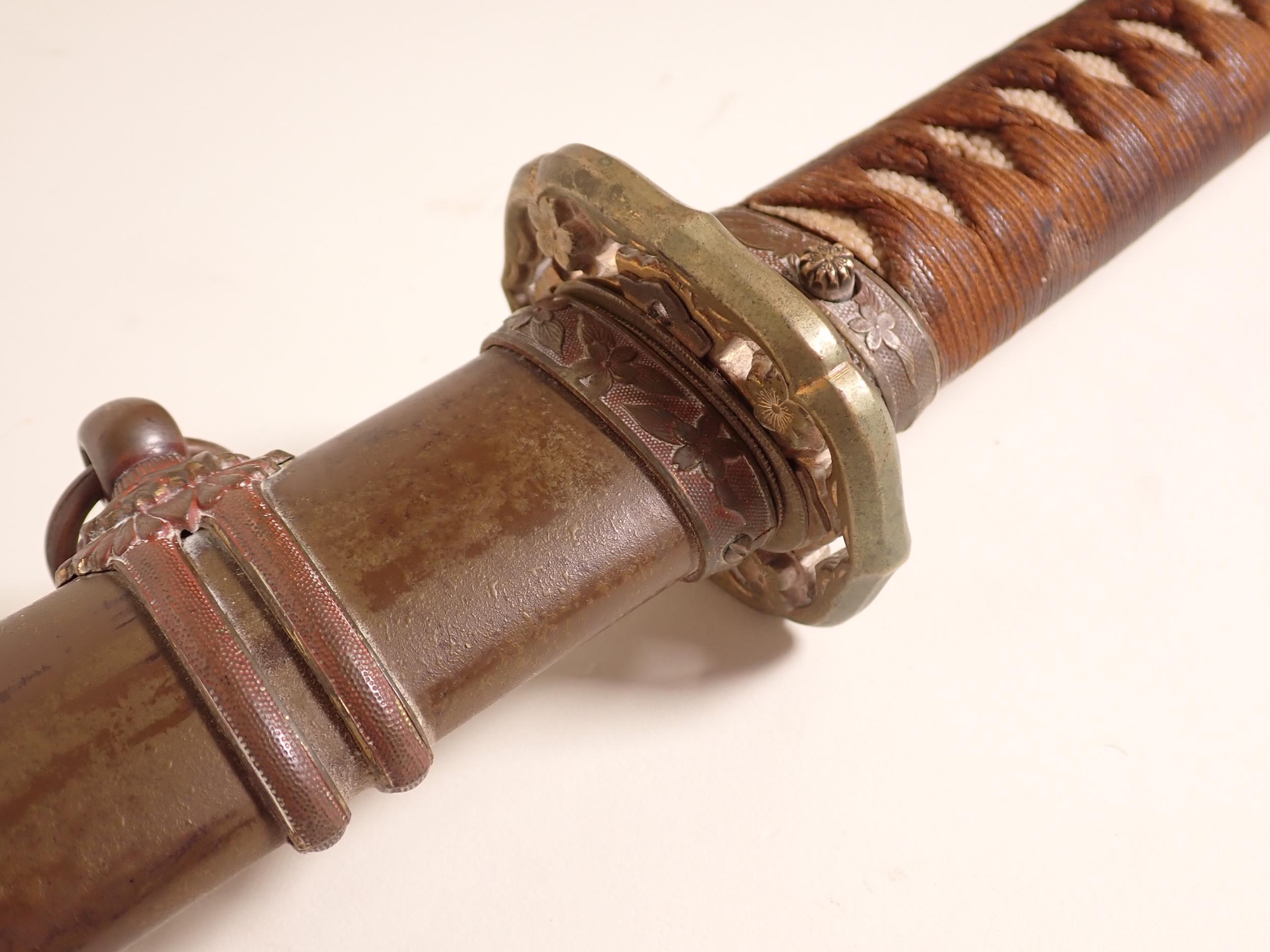 A Japanese Katana by Ishido Teruhide in WWII military mounts. This smith was descended from the - Image 19 of 19
