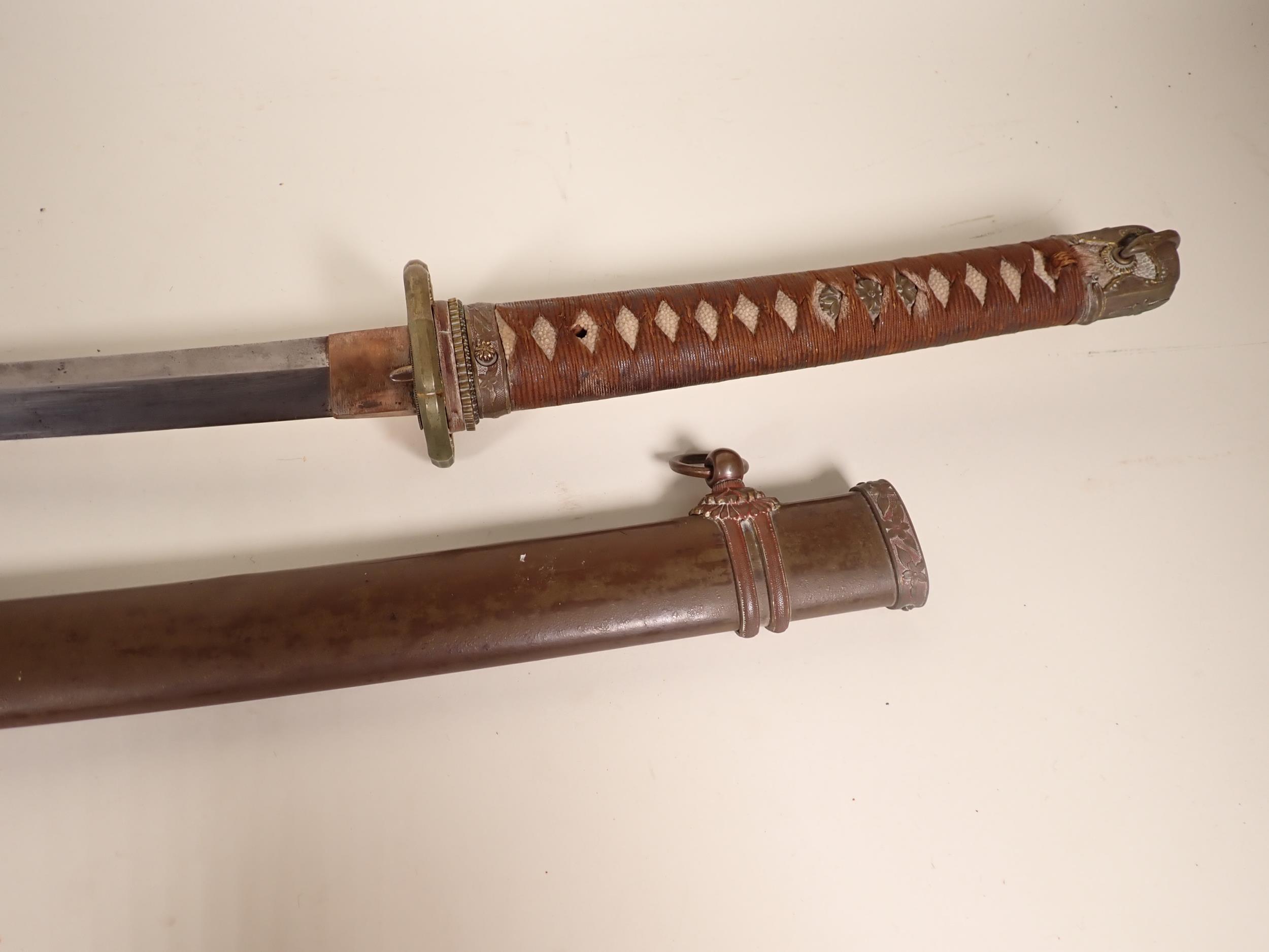 A Japanese Katana by Ishido Teruhide in WWII military mounts. This smith was descended from the - Image 7 of 19