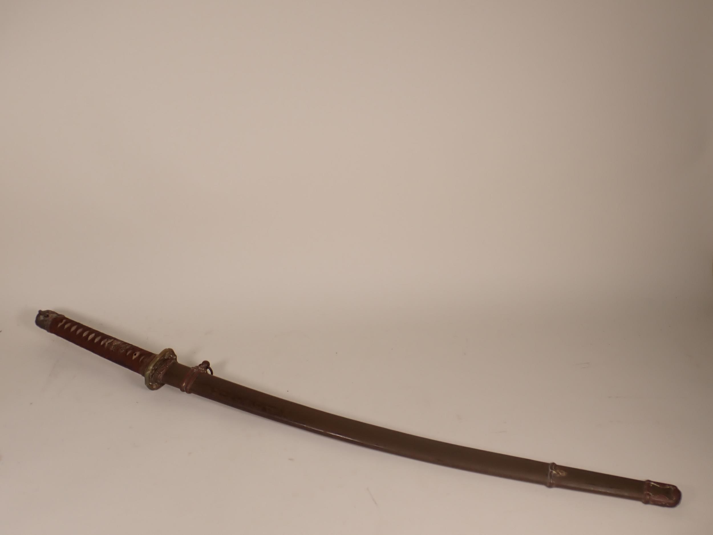A Japanese Katana by Ishido Teruhide in WWII military mounts. This smith was descended from the - Image 18 of 19