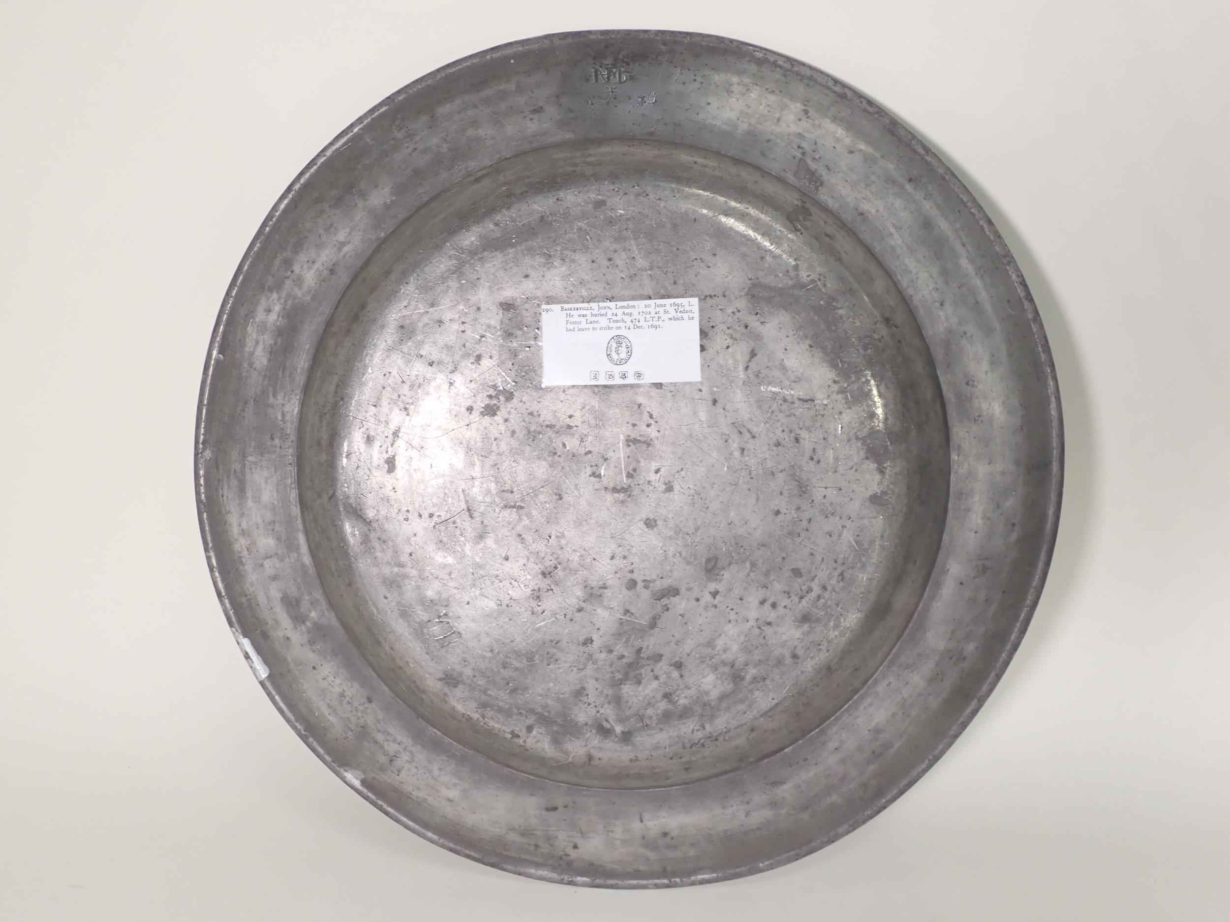 A c.1700 Pewter Charger with touchmarks for John Baskerville, with reeded edge and stamped - Image 6 of 6