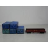 Hornby-Dublo 5x N.E. Wagons, excellent to mint, boxed and rare black wheel Brick Truck Wagons are