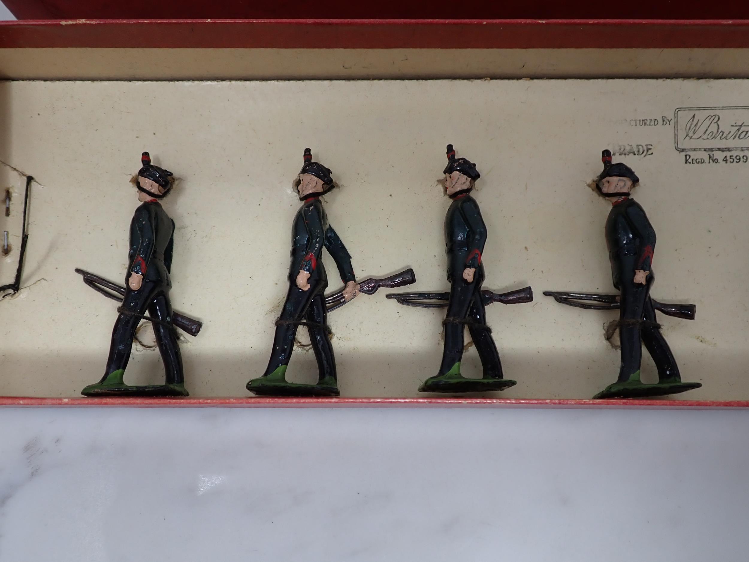 A boxed Set of Britains No.2072 Kings Rifle Corps, strung figures, figures and box Ex - Image 2 of 4