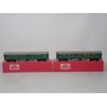 Hornby-Dublo 4054/4055 2x S.R. Corridor Coaches, unused, superb boxes Both coaches in mint condition