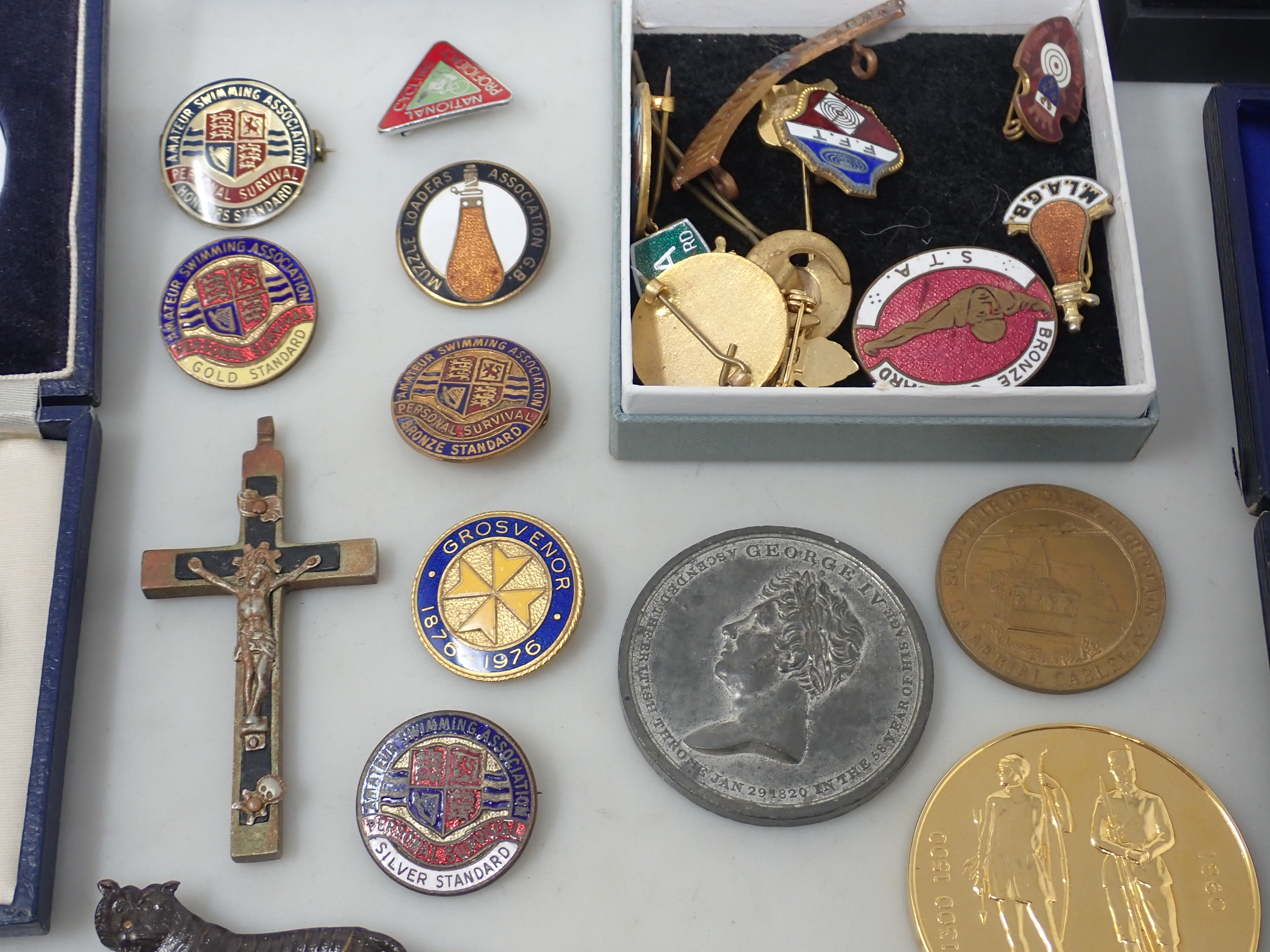 A collection of Medallions to include National Rifle Association, Bisley Centenary, George IV - Image 5 of 6