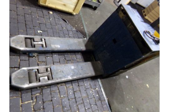 Clark Electric Pallet Jack Model P40f 1193 Type E 4000lb Cap Battry Number E 600 Max Amp Hours