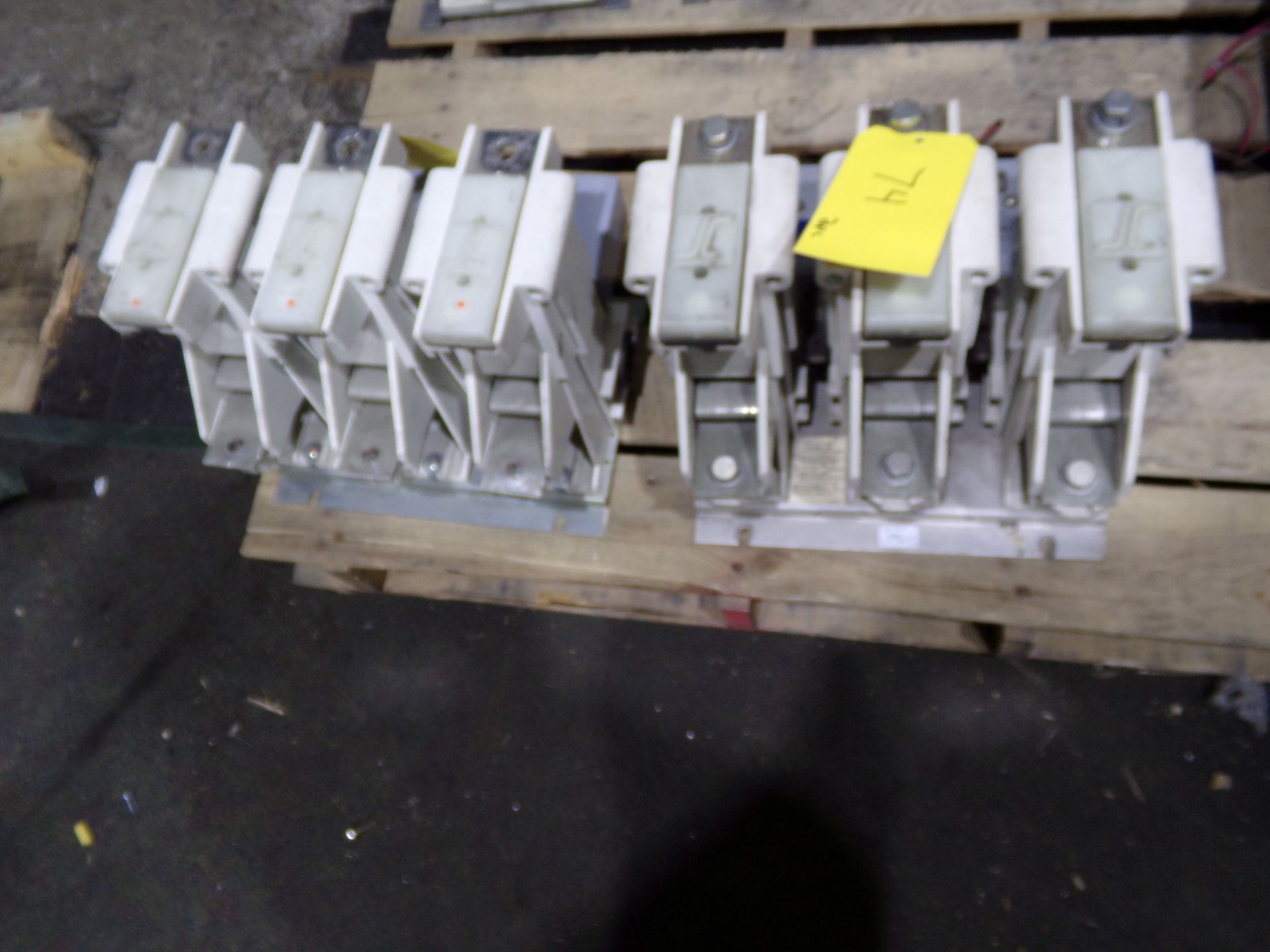 joslyn clark usavac vacuum contactor mvc77u036a50-76 2 pc bundle 7.2kv 400 amp 3 ph - Image 2 of 6