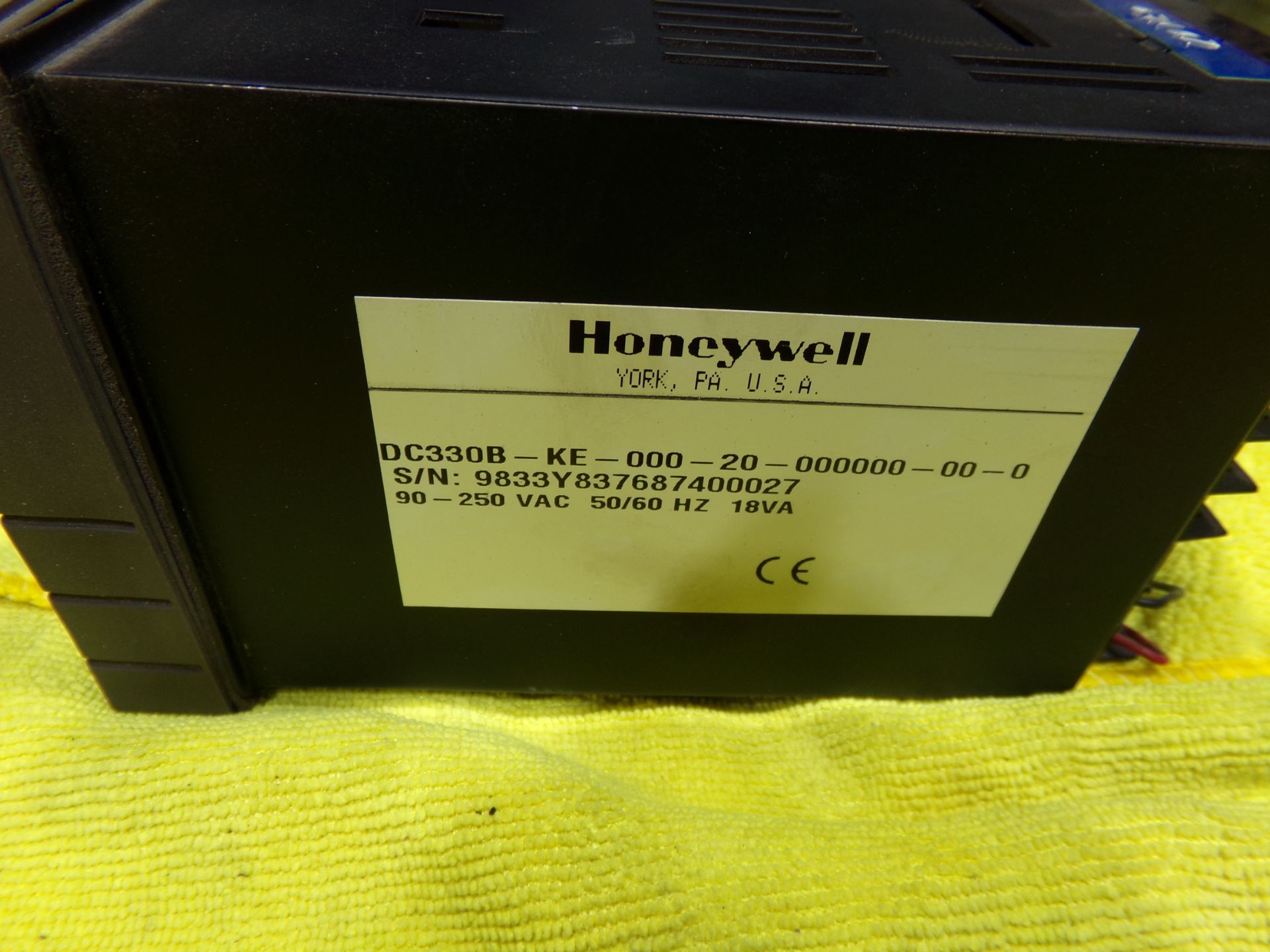 HONEYWELL DIGITAL CONTROLLER UDC3000 VERSA-PRO C300K-E-0A0-20-0000-0 90-264 VAC 50/60HZ 18VA LOT - Image 7 of 9
