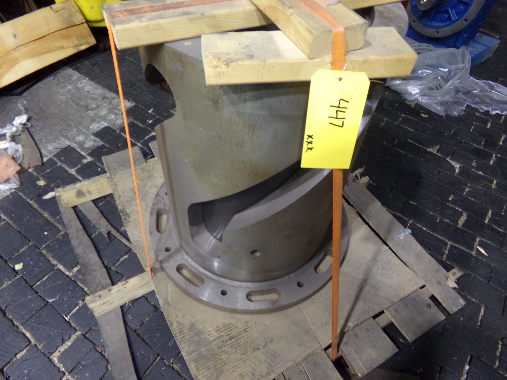 LIFTER GUIDE INDUCTION FURNACE POT REFRENCE DIMS TO PHOTO - Image 6 of 7