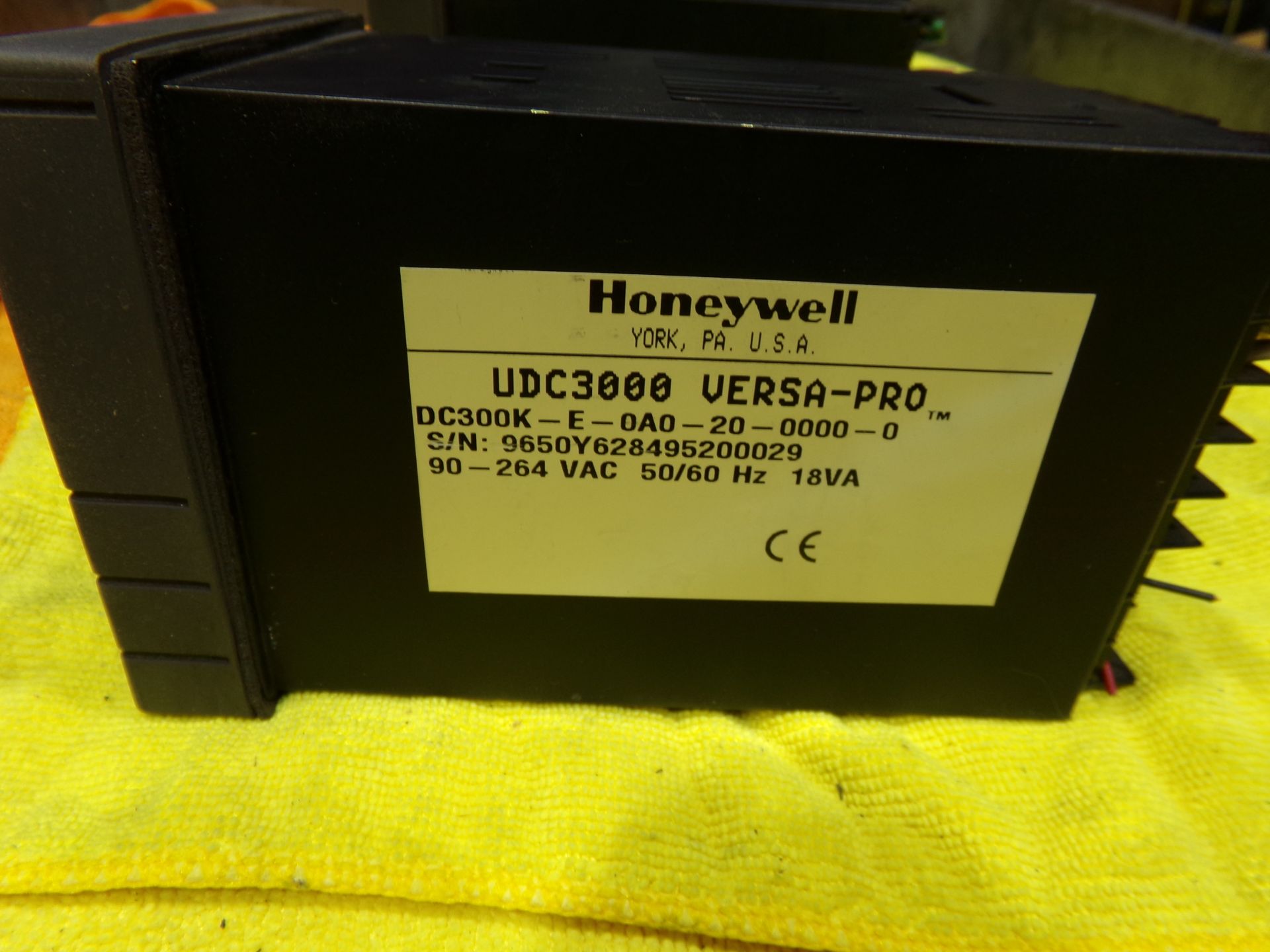 HONEYWELL DIGITAL CONTROLLER UDC3000 VERSA-PRO C300K-E-0A0-20-0000-0 90-264 VAC 50/60HZ 18VA LOT - Image 6 of 9