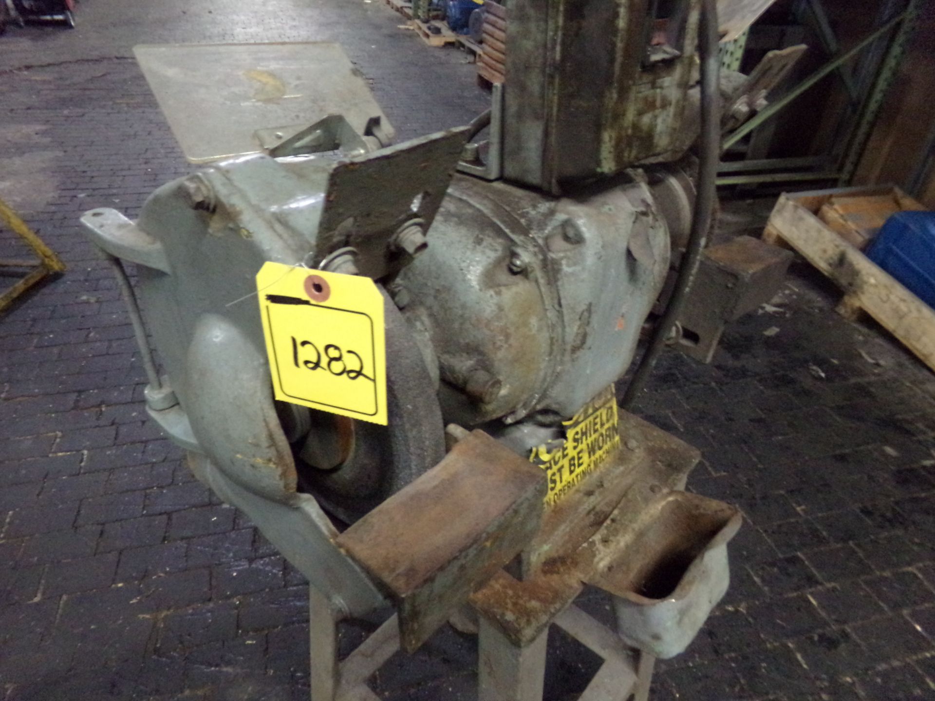 baldor grinder/wire wheel 28w"x20L"x55"H - Image 2 of 7