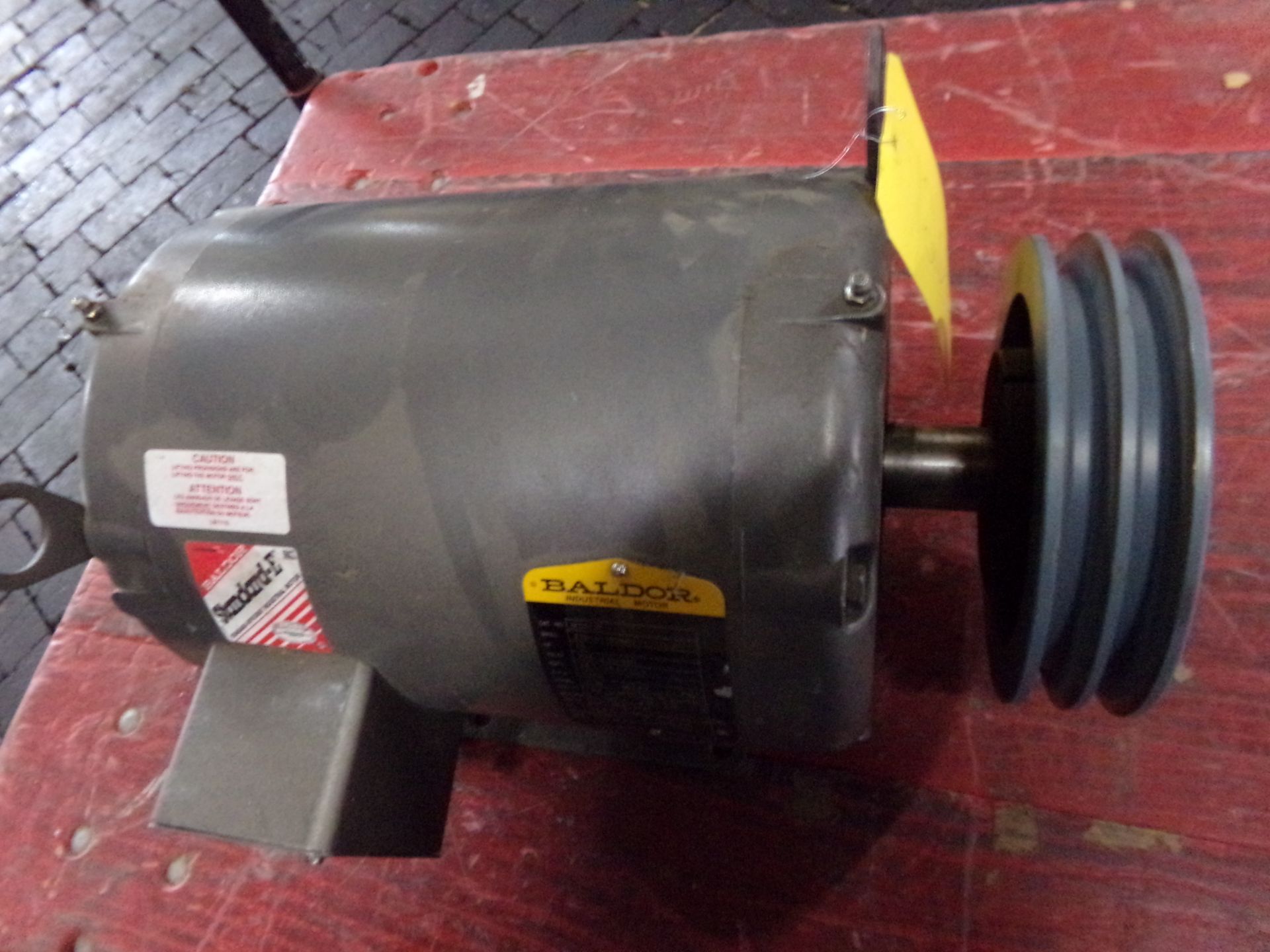 baldor motor 10 hp 215t frame 1.15 ser rat 1760 rpm ,cat no. m3313t , 2 belt pulley - Image 5 of 7