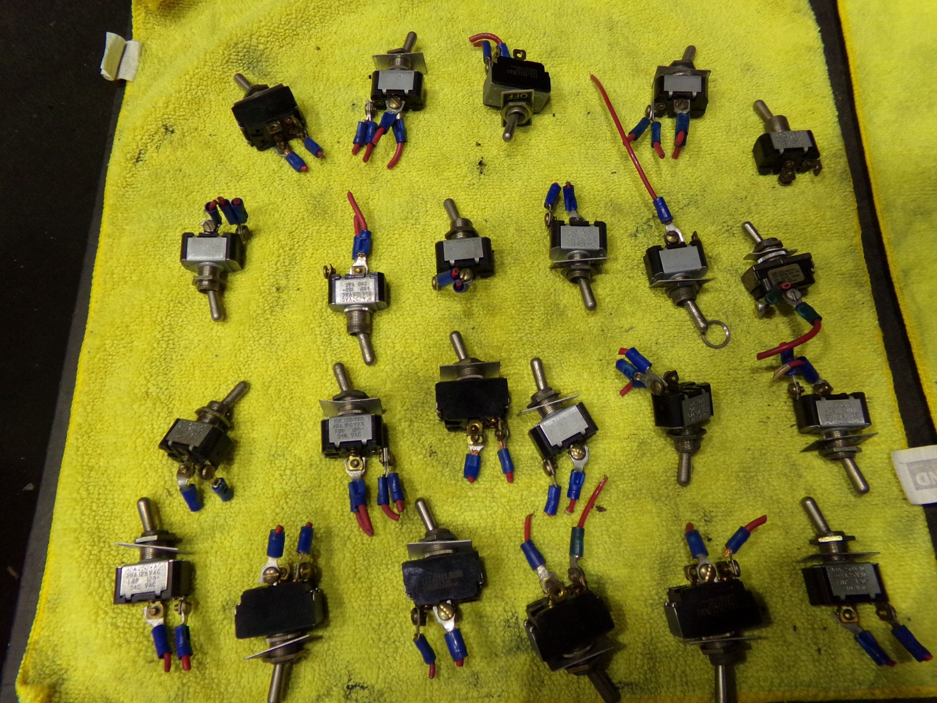 2 POLE TOGGLE SWITCHES VARIOUS 23 PC LOT - Image 4 of 6