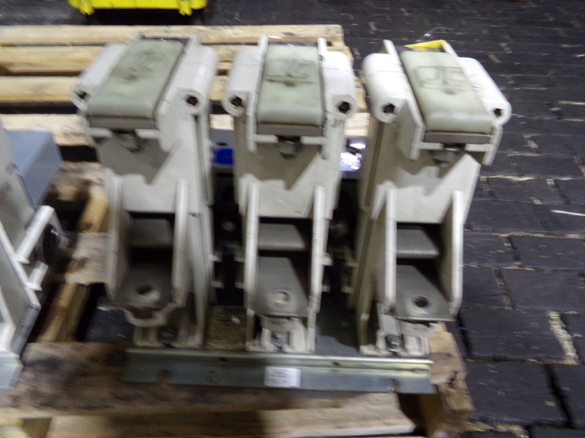 joslyn clark usavac vacuum contactor mvc77u036a50-76 2 pc bundle 7.2kv 400 amp 3 ph - Image 5 of 8