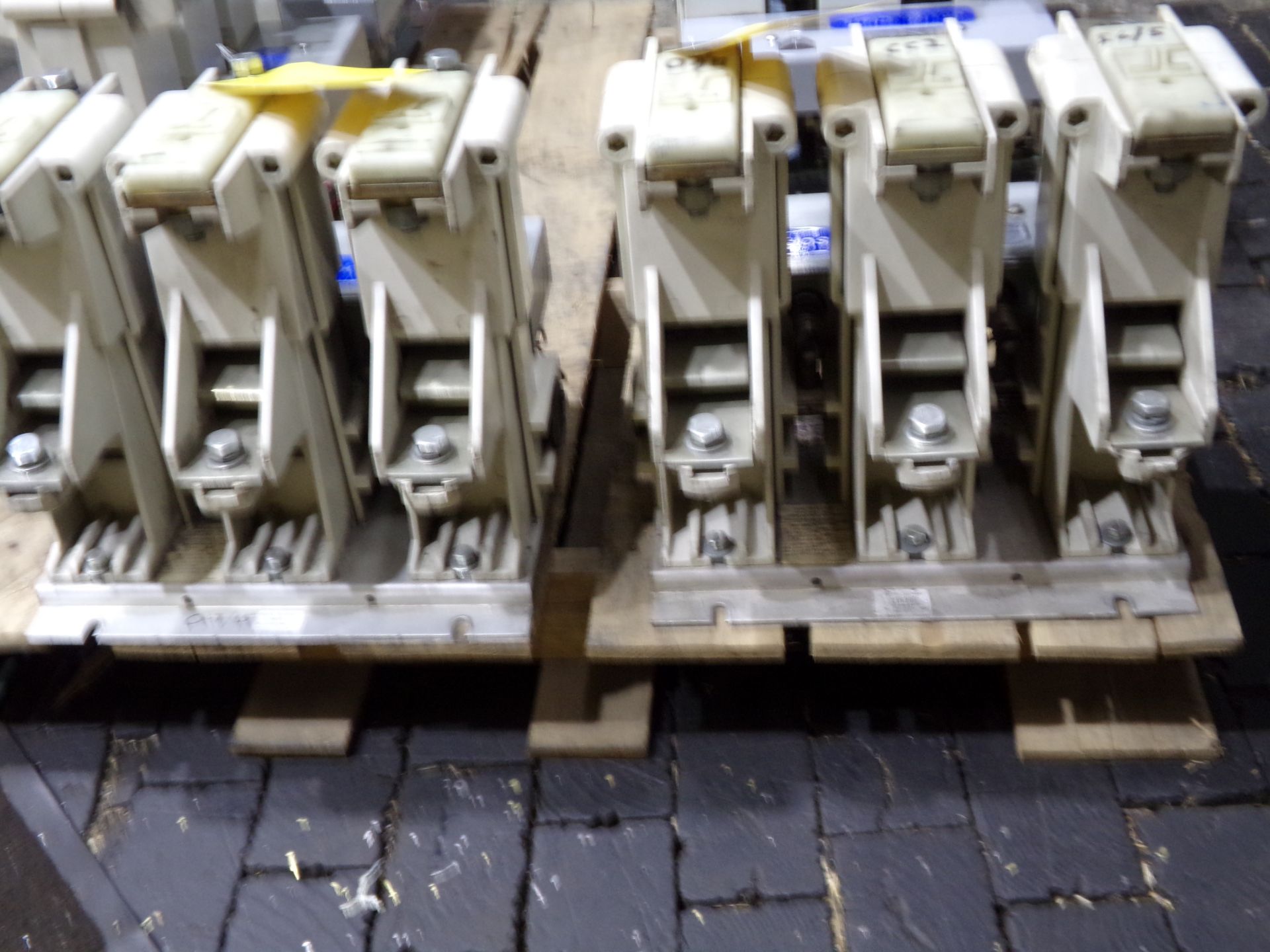 joslyn clark usavac vacuum contactor mvc77u036a50-76 2 pc bundle 7.2kv 400 amp 3 ph - Image 5 of 5