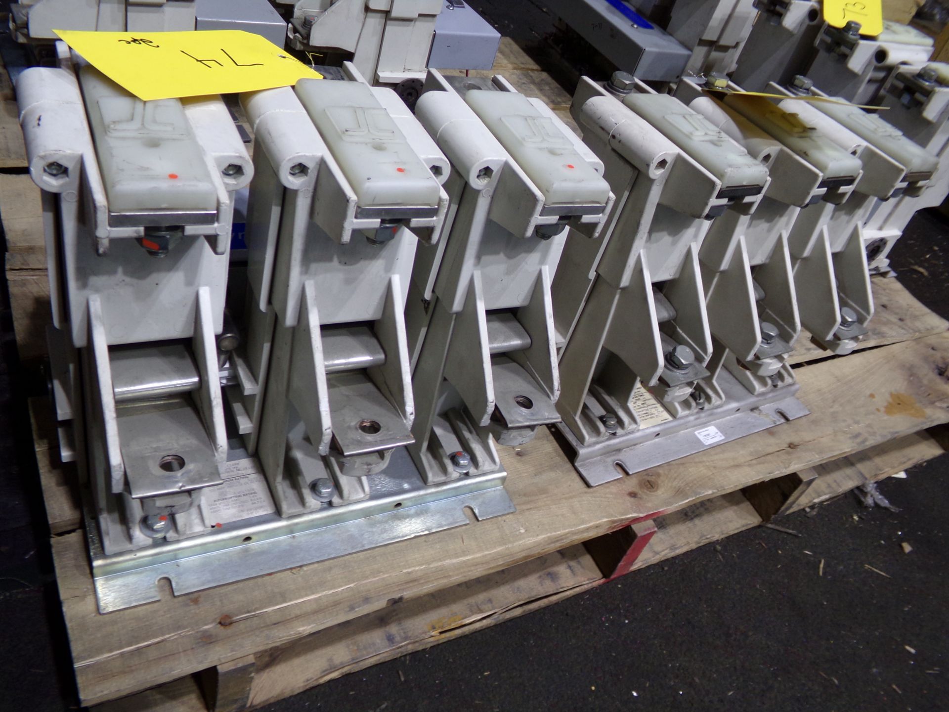 joslyn clark usavac vacuum contactor mvc77u036a50-76 2 pc bundle 7.2kv 400 amp 3 ph - Image 6 of 6