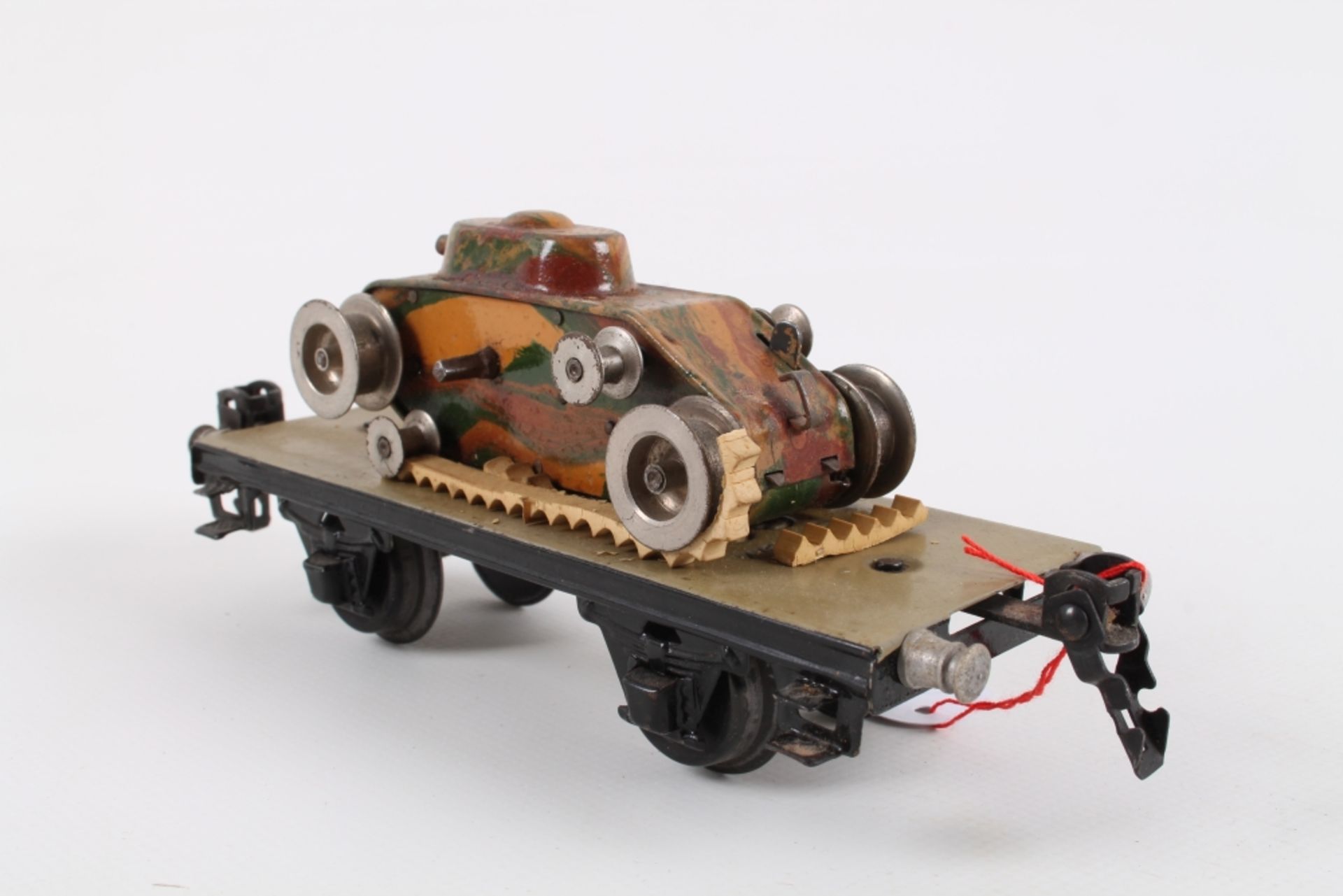 Märklin Plattformwagen mit Panzer