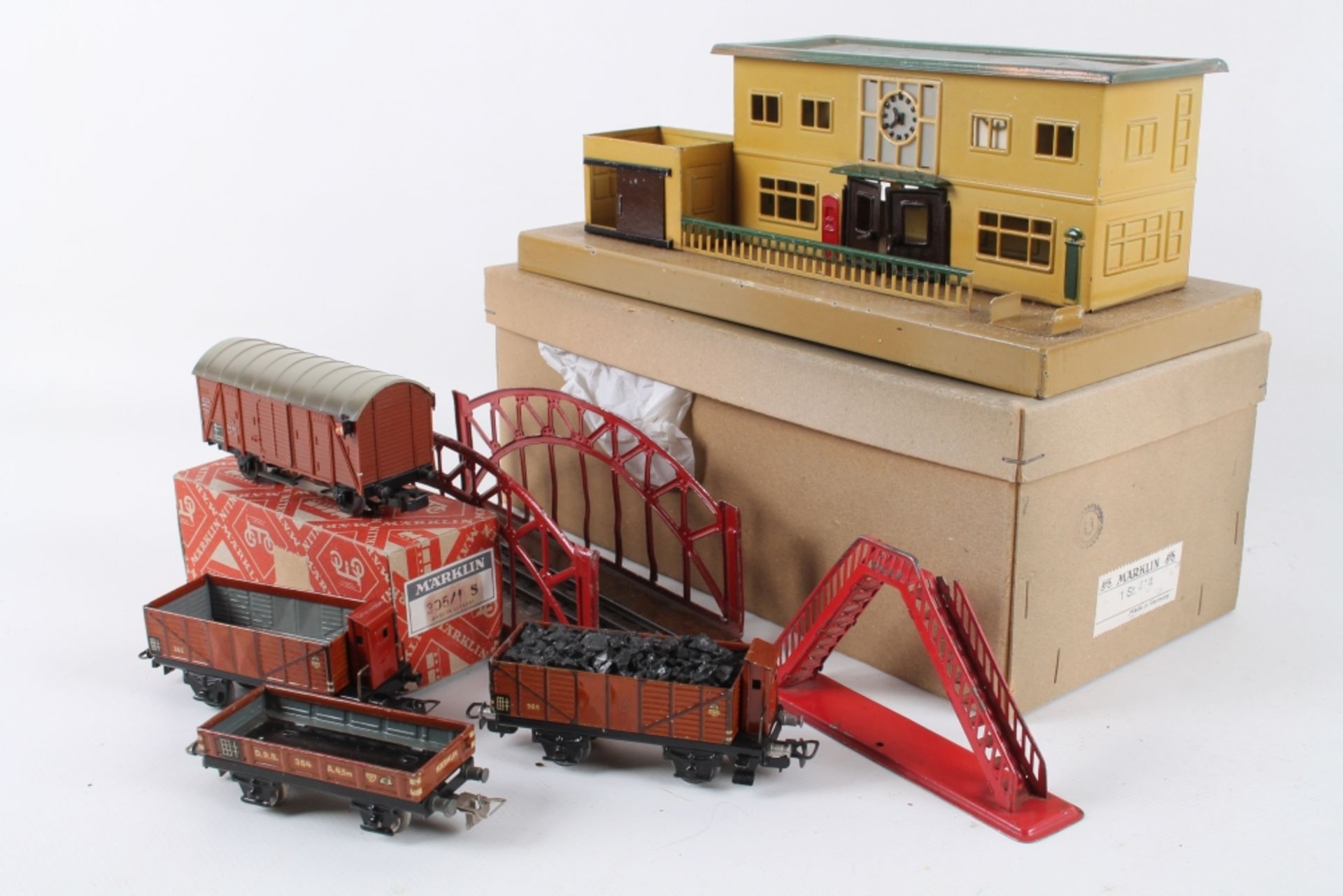 Märklin, Gebäude und Wagen