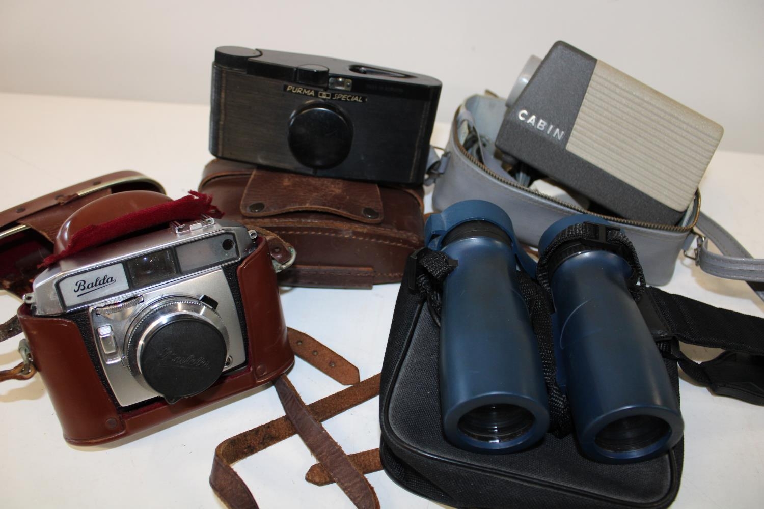 A selection of vintage camera's & binoculars (jessops)